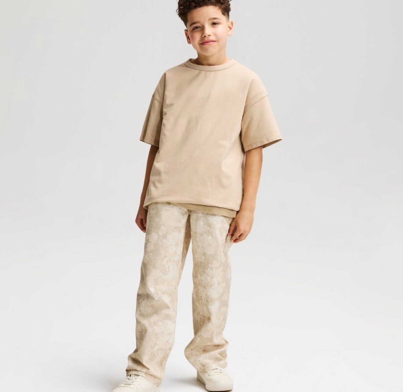 A great neutral boys’ tee 🤎 This oversized beige T-shirt is an easy everyday staple with a relaxed fit and simple, elevated look. Perfect for school, weekends, travel, and casual days. Pair it with jeans, joggers, shorts, or matching neutral pieces for an effortless boys’ outfit.

#LTKSaleAlert #LTKBaby #LTKKids