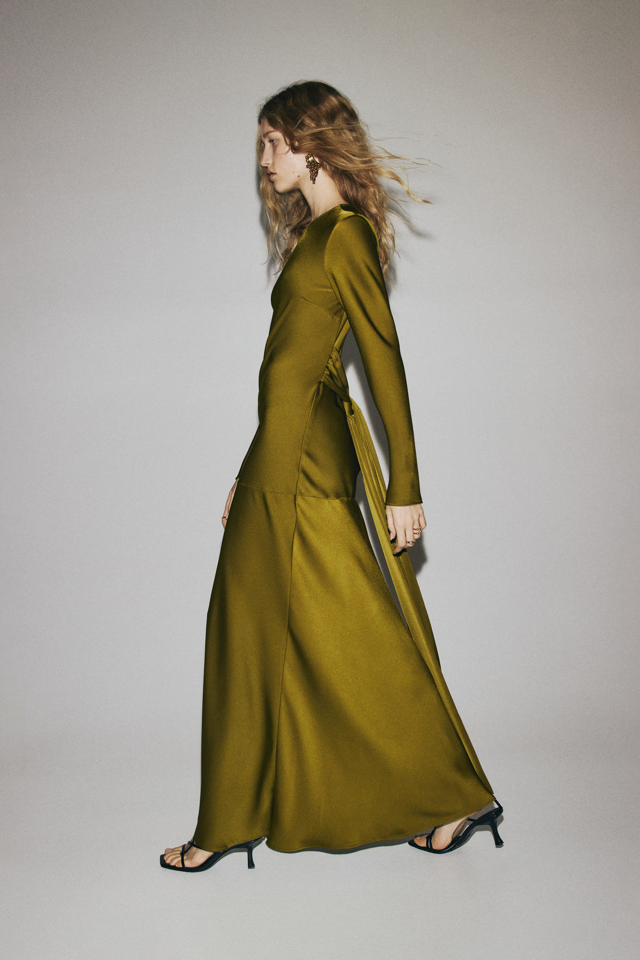Open-Back Dress with Tie Detail - Golden olive - Ladies | H&M US | H&M (US + CA)