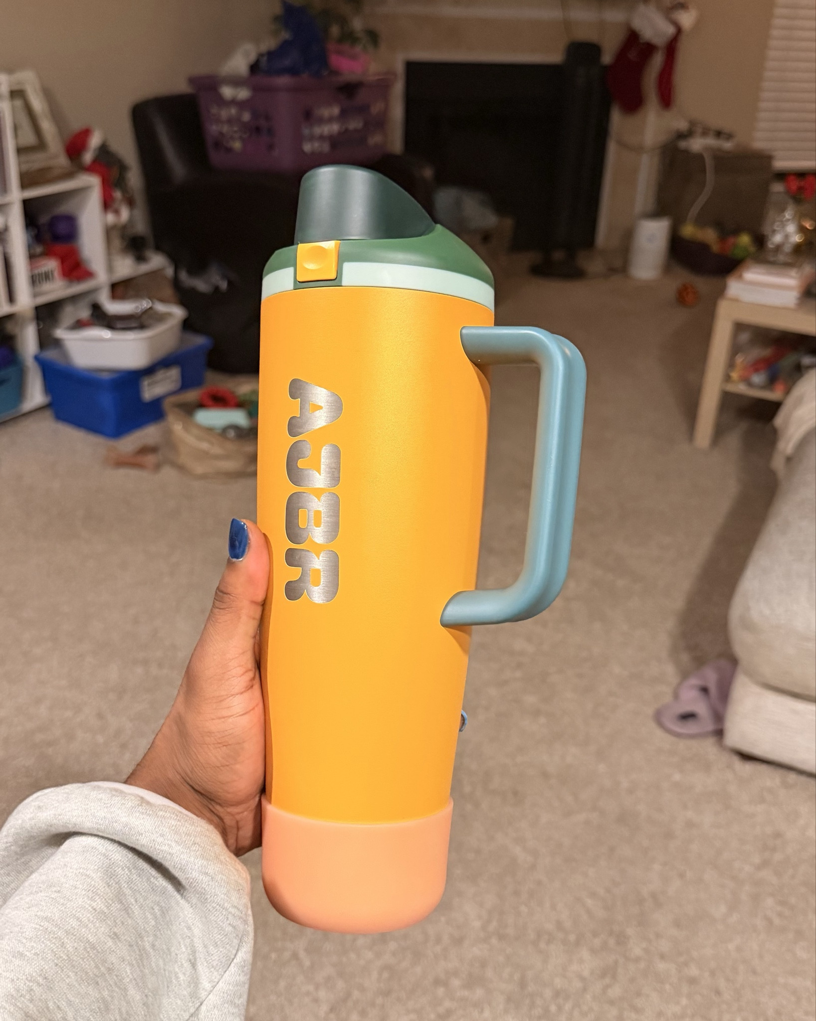 Staying hydrated just got a glow-up. My go-to 40oz Owala FreeSip® Tumbler—keeps my drinks cold all day and fits every vibe.

#LTKFindsUnder100 #LTKGiftGuide #LTKHoliday