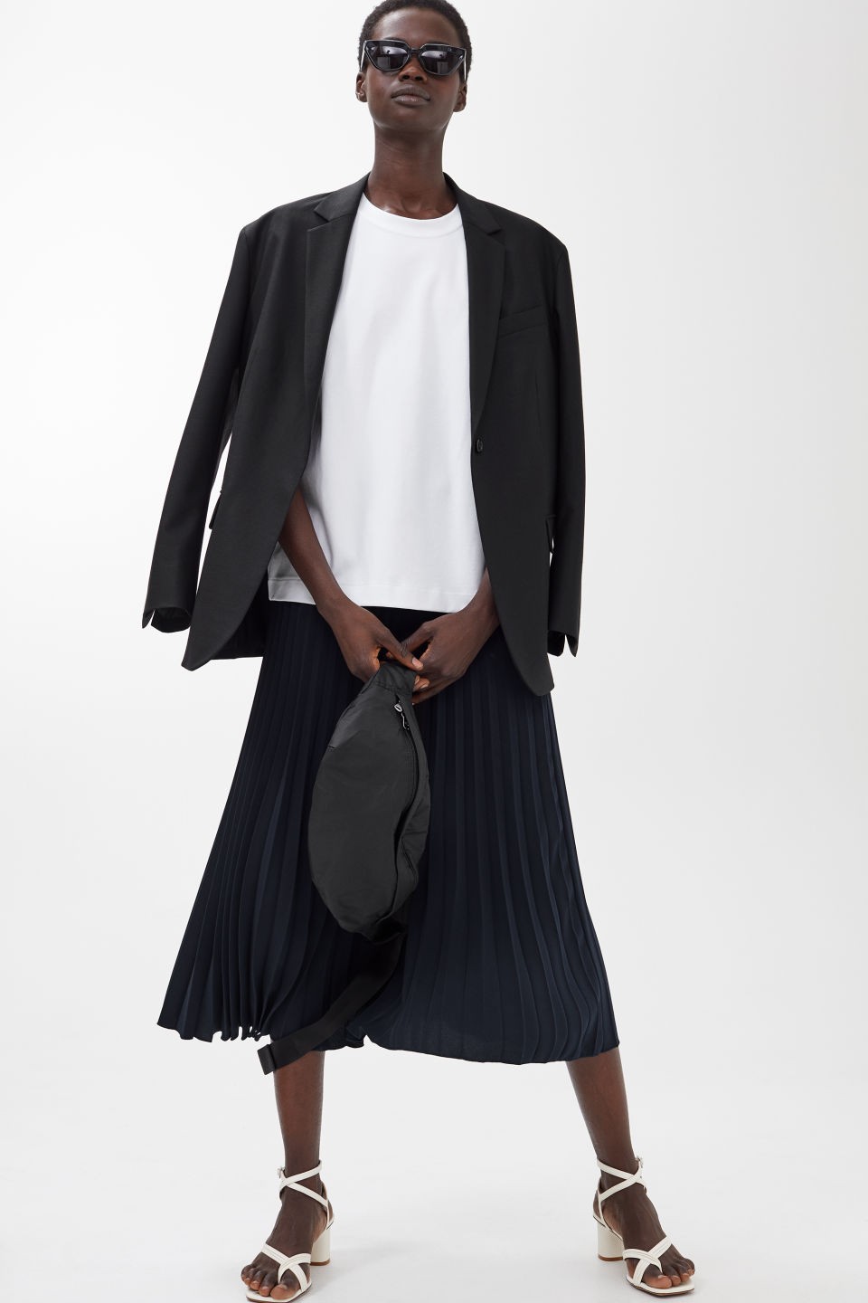 Pleated Crepe Skirt - Dark Blue - Skirts - ARKET GB | ARKET (US&UK)