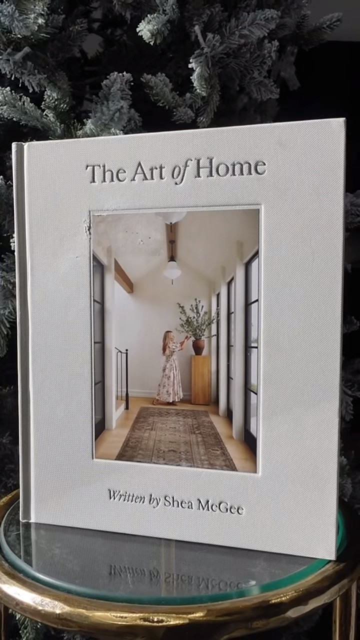 Interior Design Trick 🙌🏻 • My new favorite coffee table book The Art of Home by Shea McGee of Studio McGee! I’m really inspired by images whether that is online or physical prints. I often refer to coffee table books! Shea’s latest coffee table book. Loving the Target version it comes with the holiday bonus content exclusively at Target!

#LTKhome #LTKSeasonal #LTKstyletip