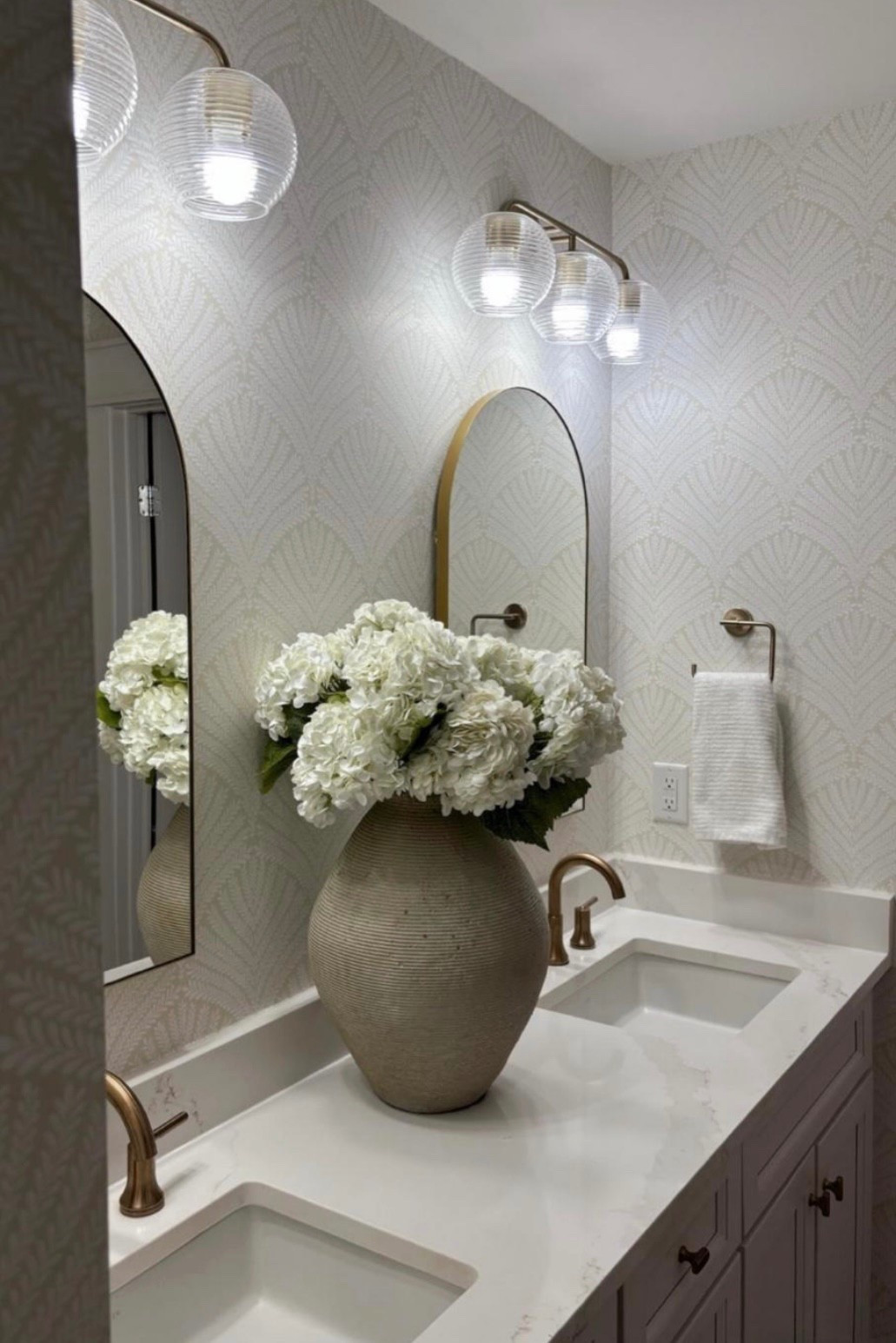 Amazon vase & stems!


Neutral bathroom decor 


#LTKStyleTip #LTKSaleAlert #LTKHome