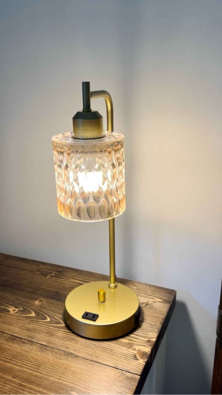 One of the only regrets I have from our house renovation is installing overhead recessed lighting. 🫣 I much prefer the warm glow of a lamp, especially at night. I have a few vintage lamps that I love, but it’s a challenge to find a unique matching set! 

In came these vintage inspired lamps with modern functionality! 🙌 I ordered the amber cylinder glass style. You could put these anywhere in your home and they’re perfect for an office or living room with the built in USB chargers! 

🔌 linking in stories or comment LAMPS below! 

•

#homedecorideas #homemaking #homesteadingmama #midwestblogger #underratedhomedecor #lifestylebloggers #ltk #ltkhome #lamps #homedecortips #lightinginspo