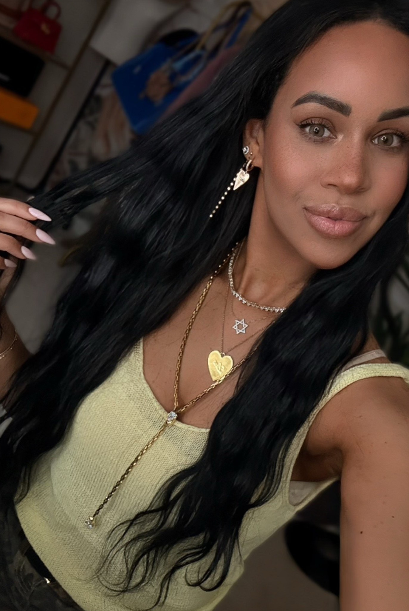 Beachy waves season! Takes less that 10 minutes to get this hair style and I swear by this under $50 tool! 