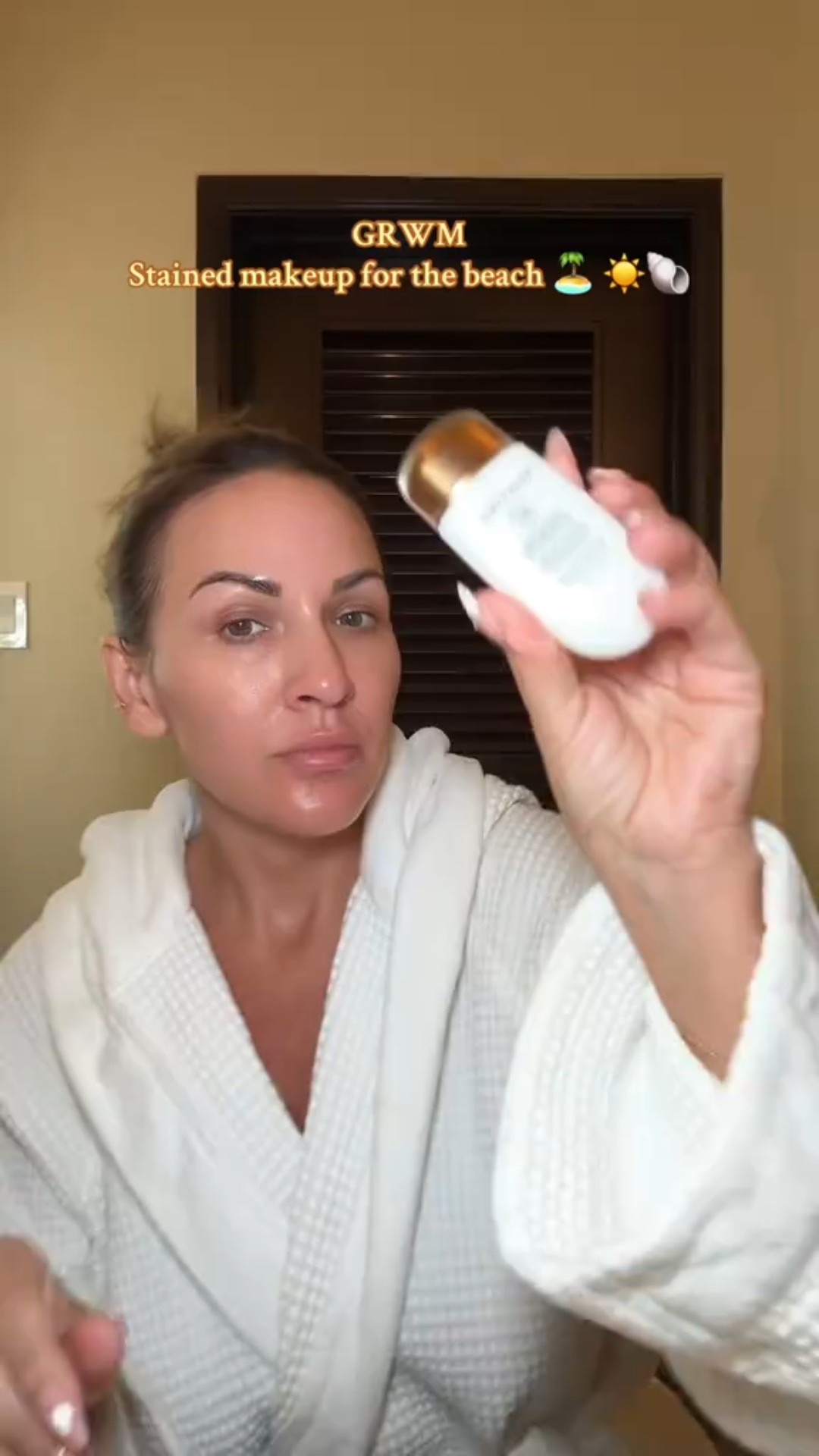 Beach makeup with just 3 products ☀️

Tinted sunscreen + stained bronzer, cheek & lip = glowy, effortless, and it lasts all day 💦

Everything is linked in my LTK 🤍

#beachmakeup #alldayglow #tintedsunscreen #grwm #summerbeauty #affliate #petiteinfluencer #over40beauty #easyglam #ltkbeauty
