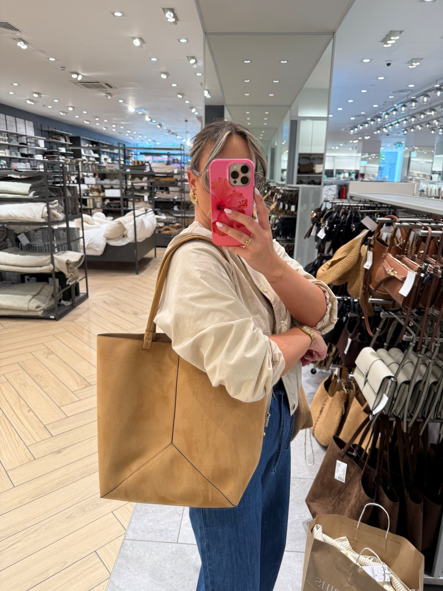 The perfect size suede tan bag for only £19.99!! I have this in chocolate brown and wear it so much so I definitely recommend!

Suede bag, tote bag, work bag

#LTKuk #LTKstyletip #LTKbag