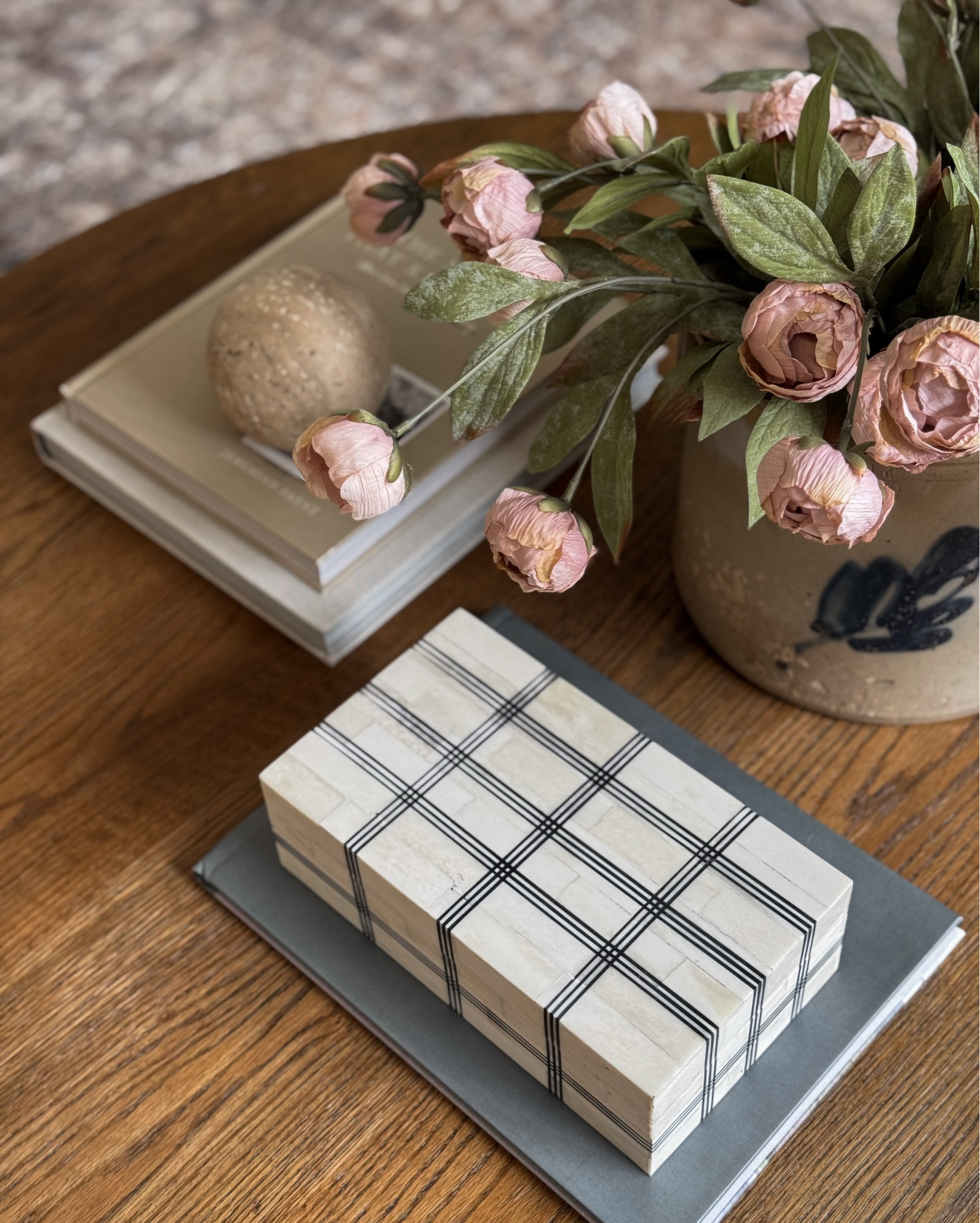 New Alice Lane home additions! 

1. Domino Plaid Box
2. Hobnail Vase in Smoke
3. Harper Hand Book Mark
4. Bubble Candle Dish

#LTKHome