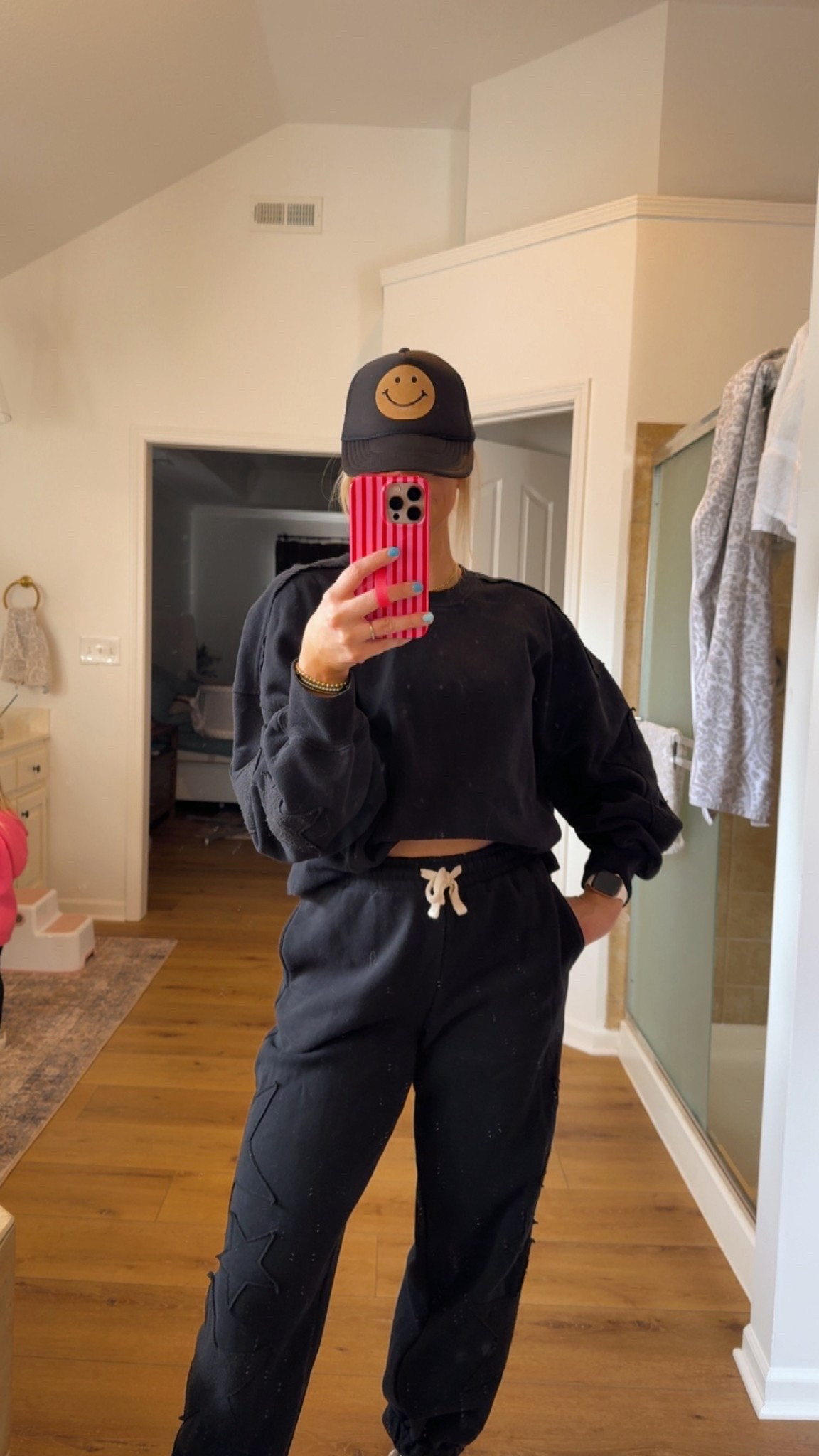 Set is from a boutique so linked similar sets 

Cute mom comfy set // black lounge outfit // realistic sahm outfit // vday loopy case 