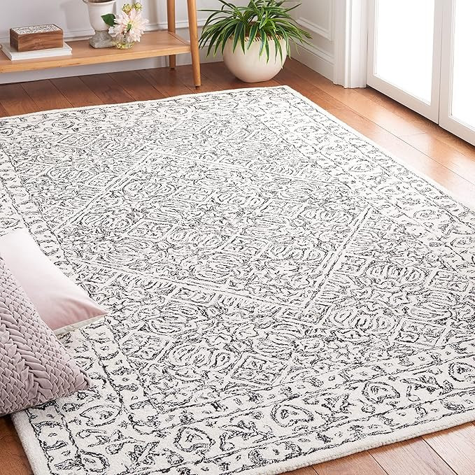 SAFAVIEH Dip Dye Collection Area Rug - 5' x 8', Ivory & Black, Handmade Oriental Diamond Wool, Id... | Amazon (US)