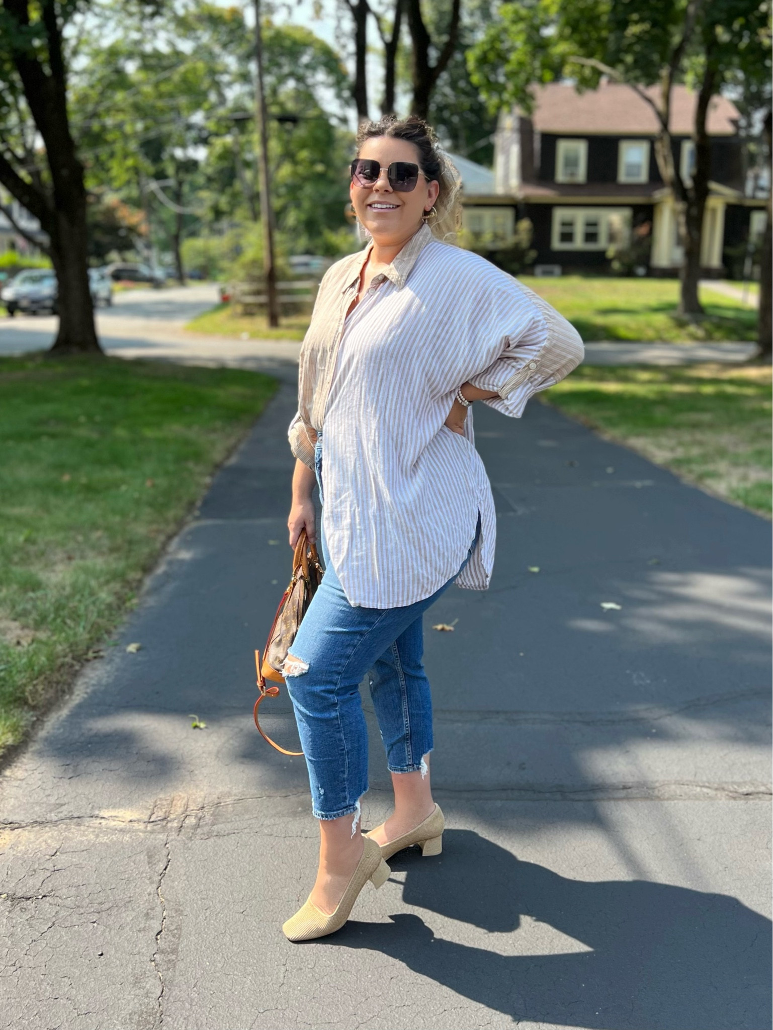 It’s the last day of the LTK Fall Sale! Grab these jeans & top (these colors are sold out but others are available) with coupon codes to save $$🙌🏽 Top: AELTK10 Jeans: AFLTK 

#LTKstyletip #LTKSale #LTKsalealert