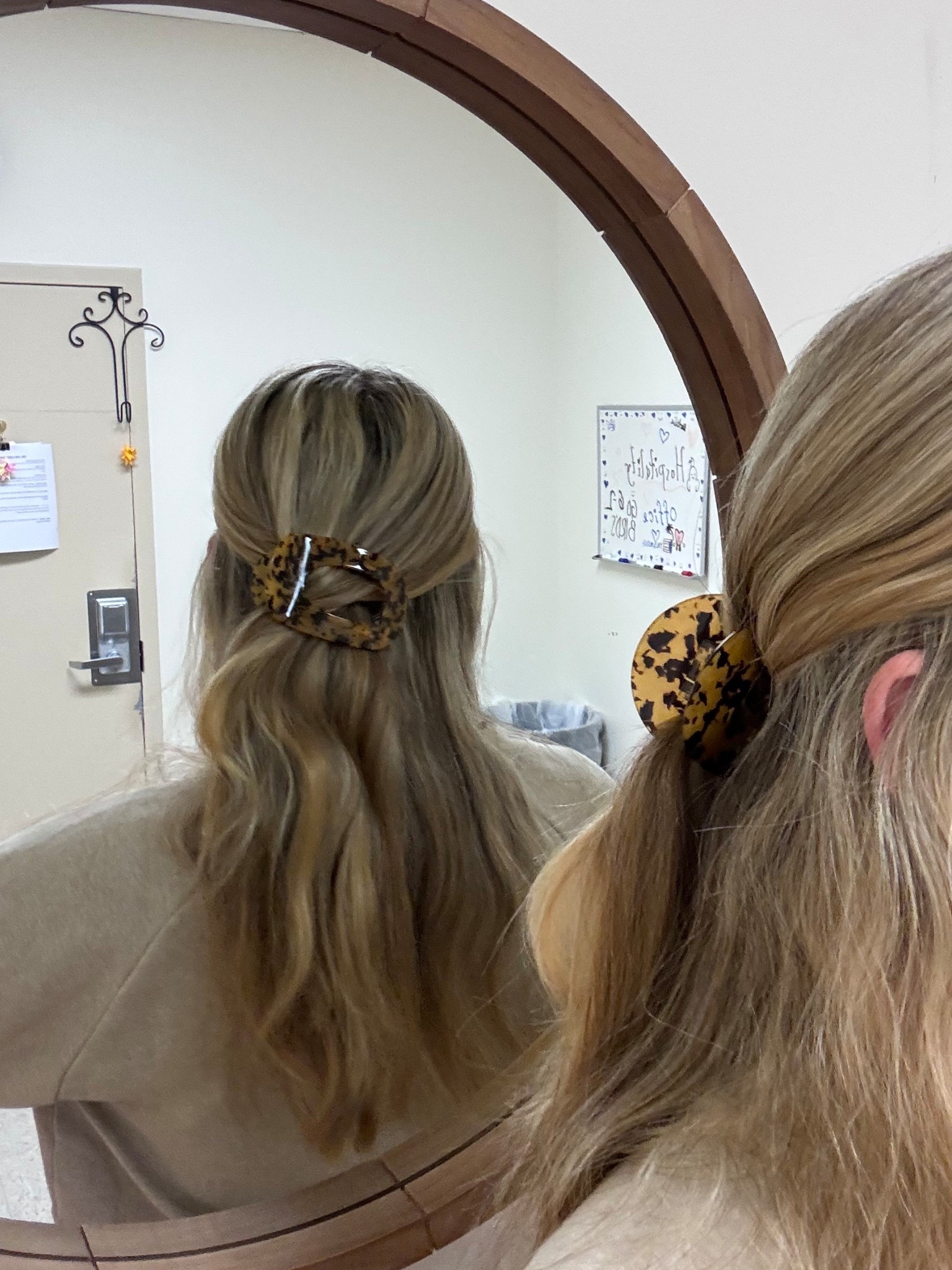 The best claw clip! 

#LTKStyleTip #LTKGiftGuide #LTKSeasonal