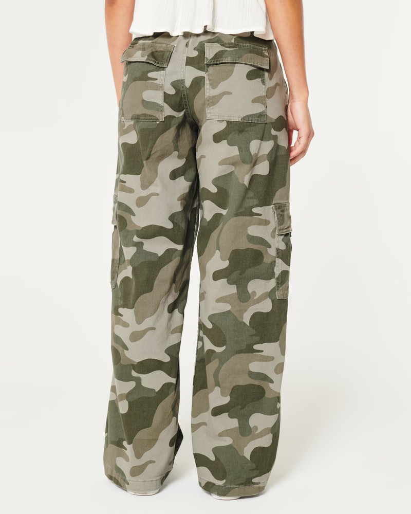 Low-Rise Camo 4-Pocket Cargo Baggy Pants | Hollister (US)