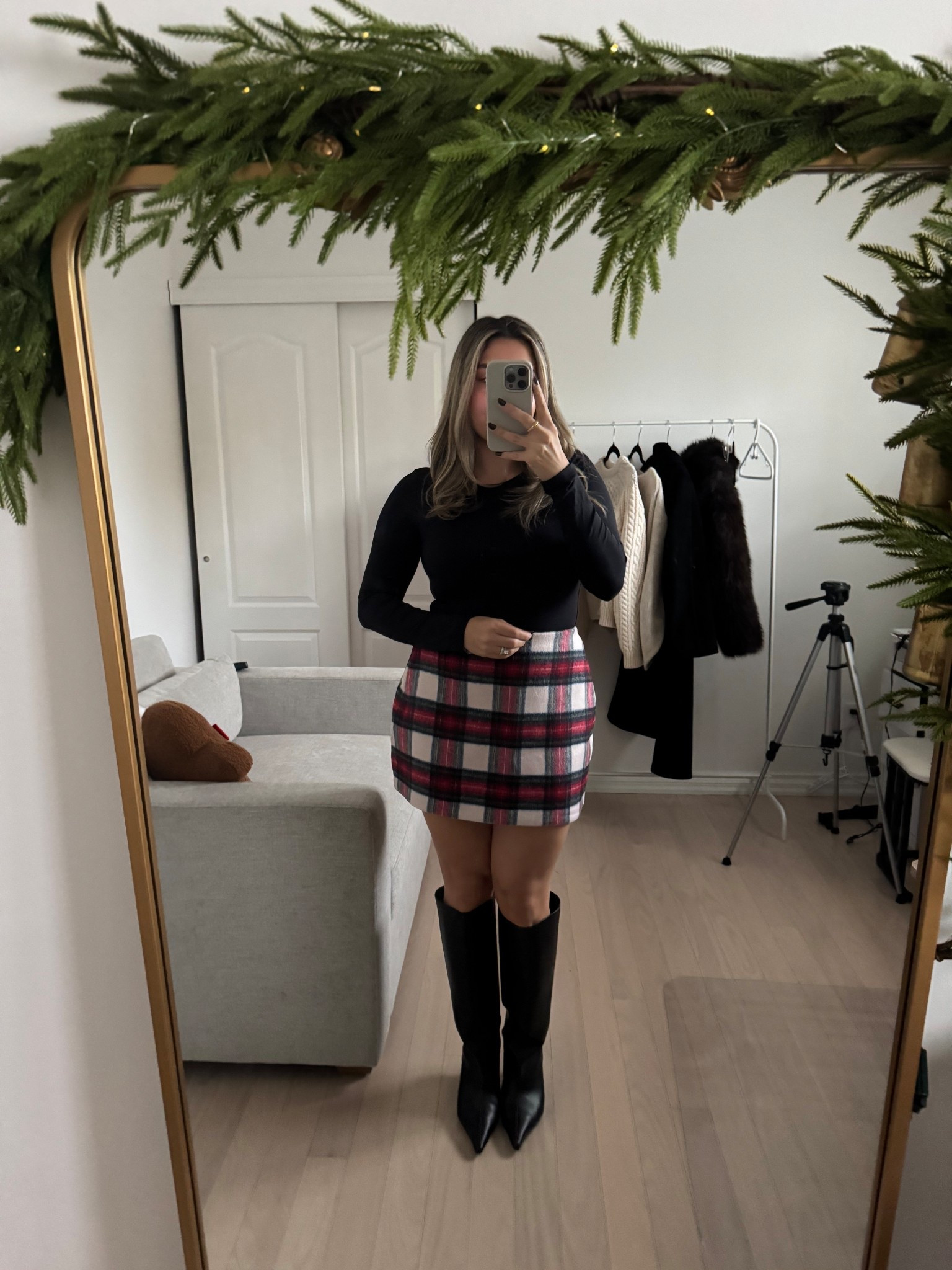 Plaid season is HERE 🎄✨
This Abercrombie knit plaid shirt is the most perfect mix of cozy + elevated — and it’s 25–50% off for Black Friday!

Wear it for holiday errands, casual Christmas outfits, cozy winter days, ski trips, or festive brunch looks. The knit material makes it feel premium while still giving that classic holiday plaid moment.

A must-grab before the sale ends! 🔥

#LTKholiday #LTKsale #LTKwinter