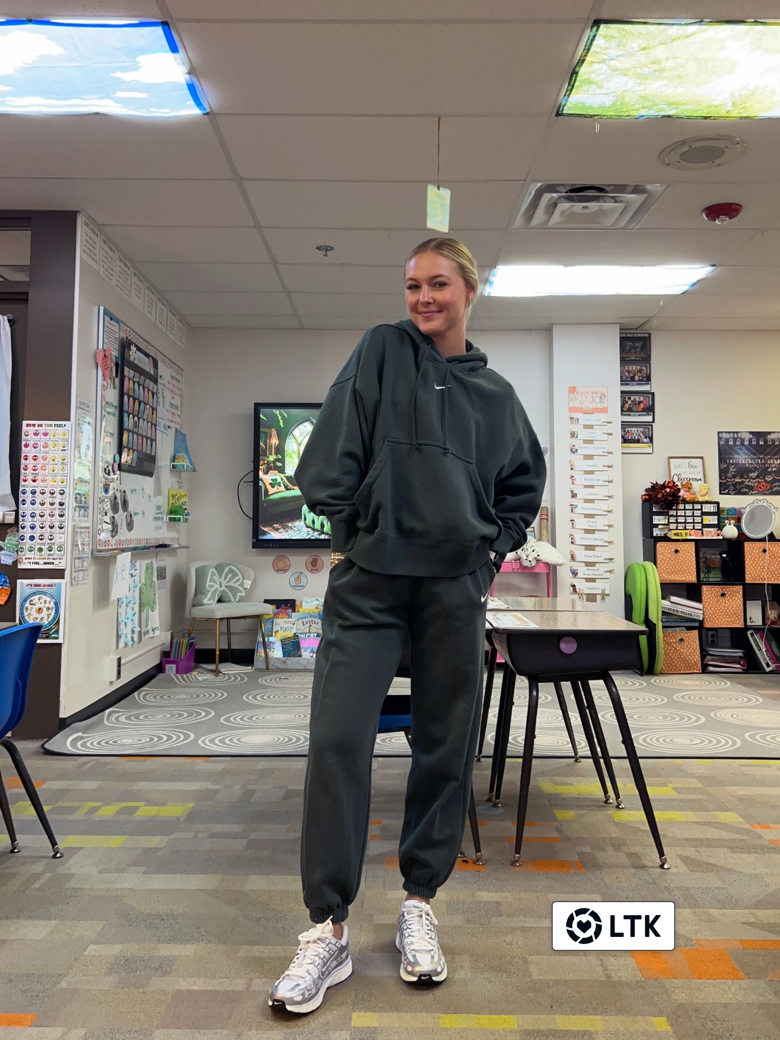 Pajama day means wearing a sweat set to work 🙌🏼💤💚 

#Nike #NikeSweatshirt #NikeShoes 

#LTKActive #LTKootd