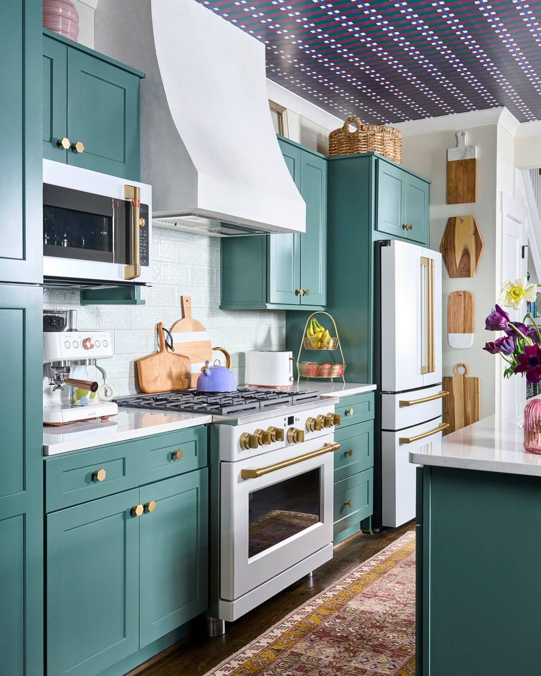 Green is having a moment—and we’re fully leaning in 💚

From bold wallpaper and layered gallery walls to rich cabinetry and statement rugs, these spaces prove that green isn’t just a color—it’s a whole mood.

Whether you’re refreshing a dining room, styling a cozy corner, or reimagining your kitchen, incorporating green adds depth, warmth, and personality that feels both timeless and fresh.

Tap to shop the look + explore pieces that help you bring this palette home 🌿#GreenHomeDecor #MaximalistHome #InteriorDesignInspo #HomeRefresh #ColorfulInteriors
 

 

#LTKHome #LTKHome