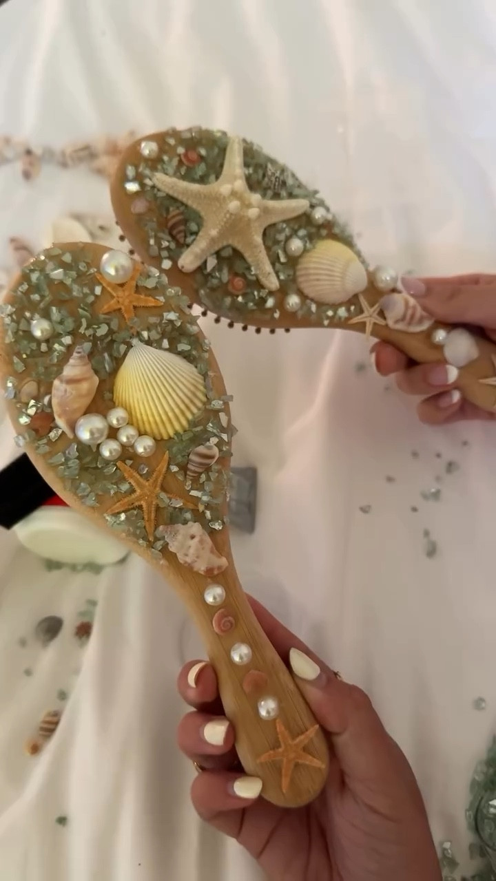 will be pretending I’m in aquamarine every time i use this brush 🌊✨

#crafting #summercrafts #girly #girlhood #hobbies #pinterestaesthetic