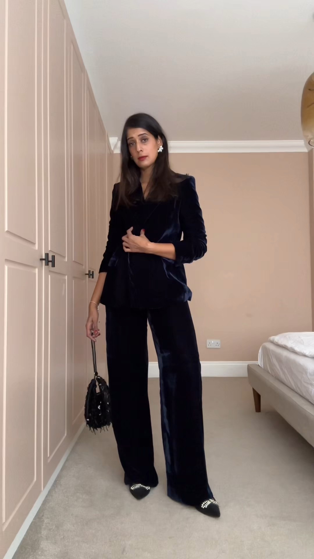 Has party season kicked off for you yet? It has for me! This week we’ve been to see lovers actually at the theatre and my daughter’s nativity at school! And it was sooooo cute! Emotional mum over here as that’s the last nativity for us. She will be carol singing from next year! 

When it comes to festive dressing I always look for comfy but chic and this velvet suit is a beauty. This can be worn year after year and styled in so many different ways. I don’t think you need to be panic buying every year. The right pieces really are timeless!

Links @ltk.europe 

#partyoutfit 
#modestoutfit 
#eveningoutfits 
#over40style 
#over40fashion