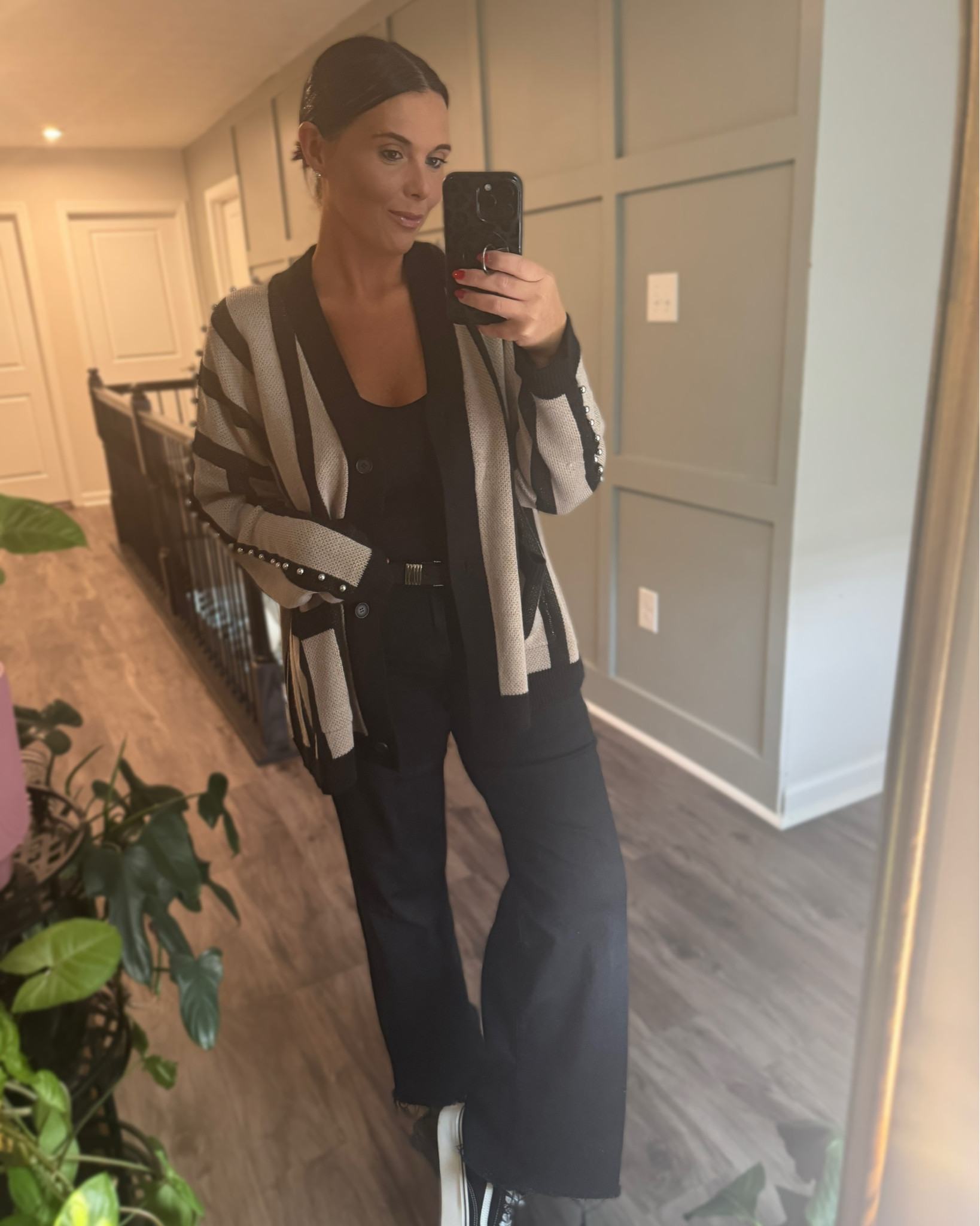 STAY WEIRD ✌🏼

Loving this oversized cardigan! So many ways to style this one for fall.

 I’m wearing S/M and a size 6.

#pebbyforevee #fallootd #oversized #edgychic #falloutfit 

#LTKStyleTip #LTKMidsize #LTKSeasonal