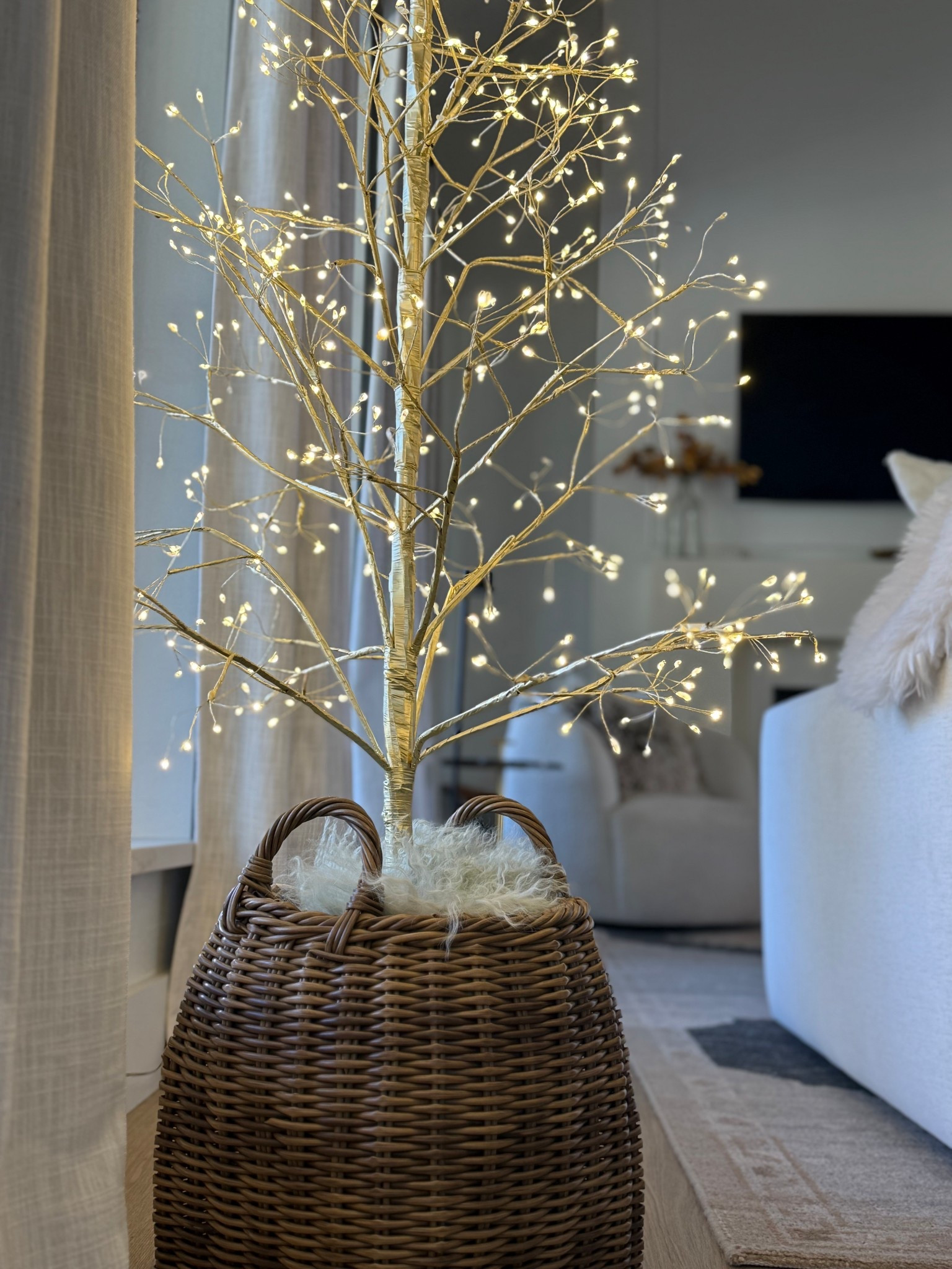 The prettiest twinkle tree 

#LTKStyleTip #LTKSeasonal
