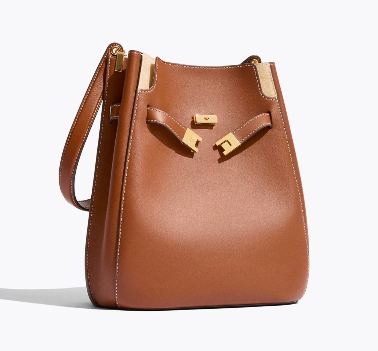 LEE RADZIWILL BUCKET
An expression of the fashion icon's casual elegance

Our double silhouette, pared down for freedom of movement. Composed of deconstructed layers that create slim pockets at the front and back, our bucket bag is beautifully crafted in leather and suede.

#LTKootd #LTKTravel #LTKWorkwear
