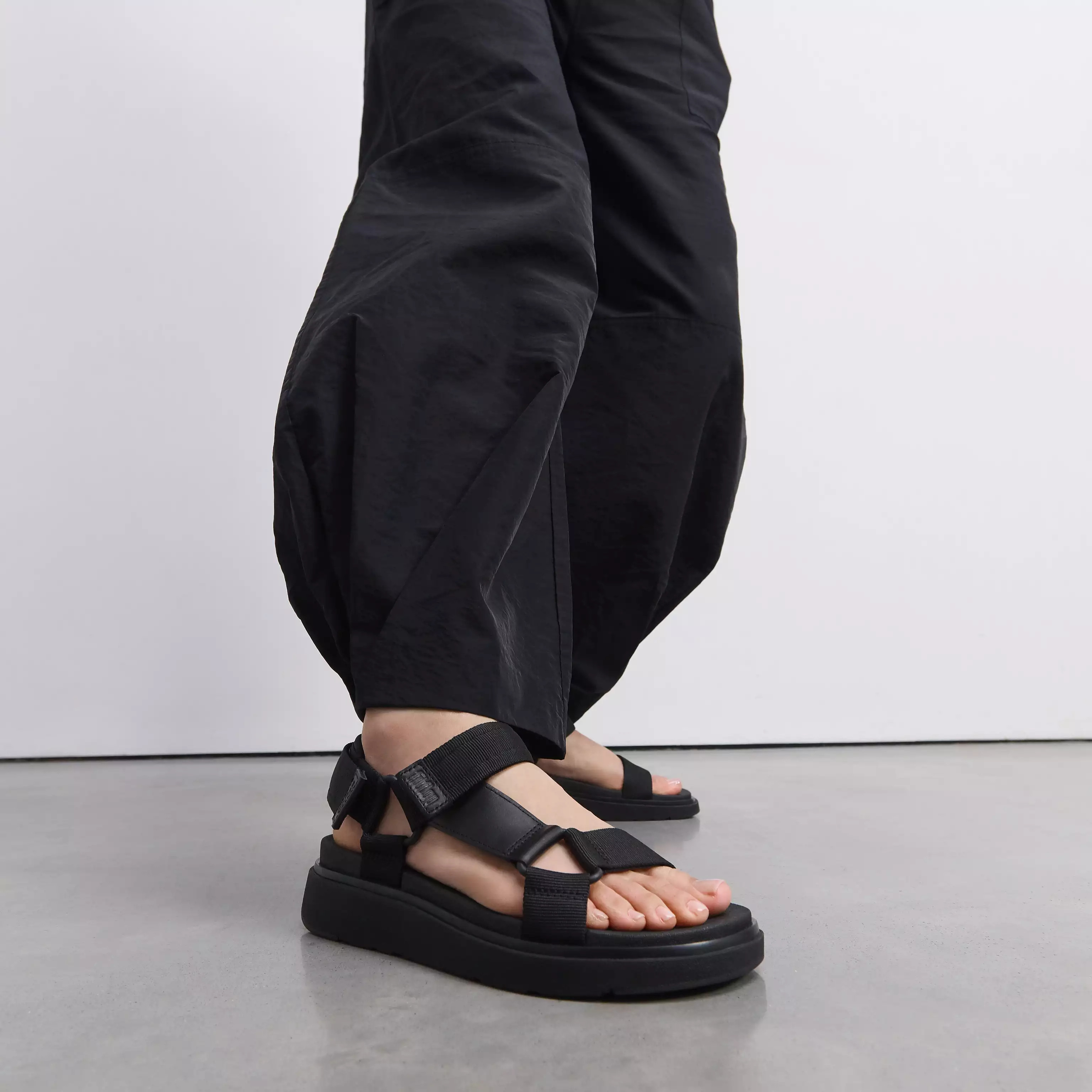 GEN-FF Adjustable Webbing/Leather  Back-Strap Sandals | FitFlop (UK)