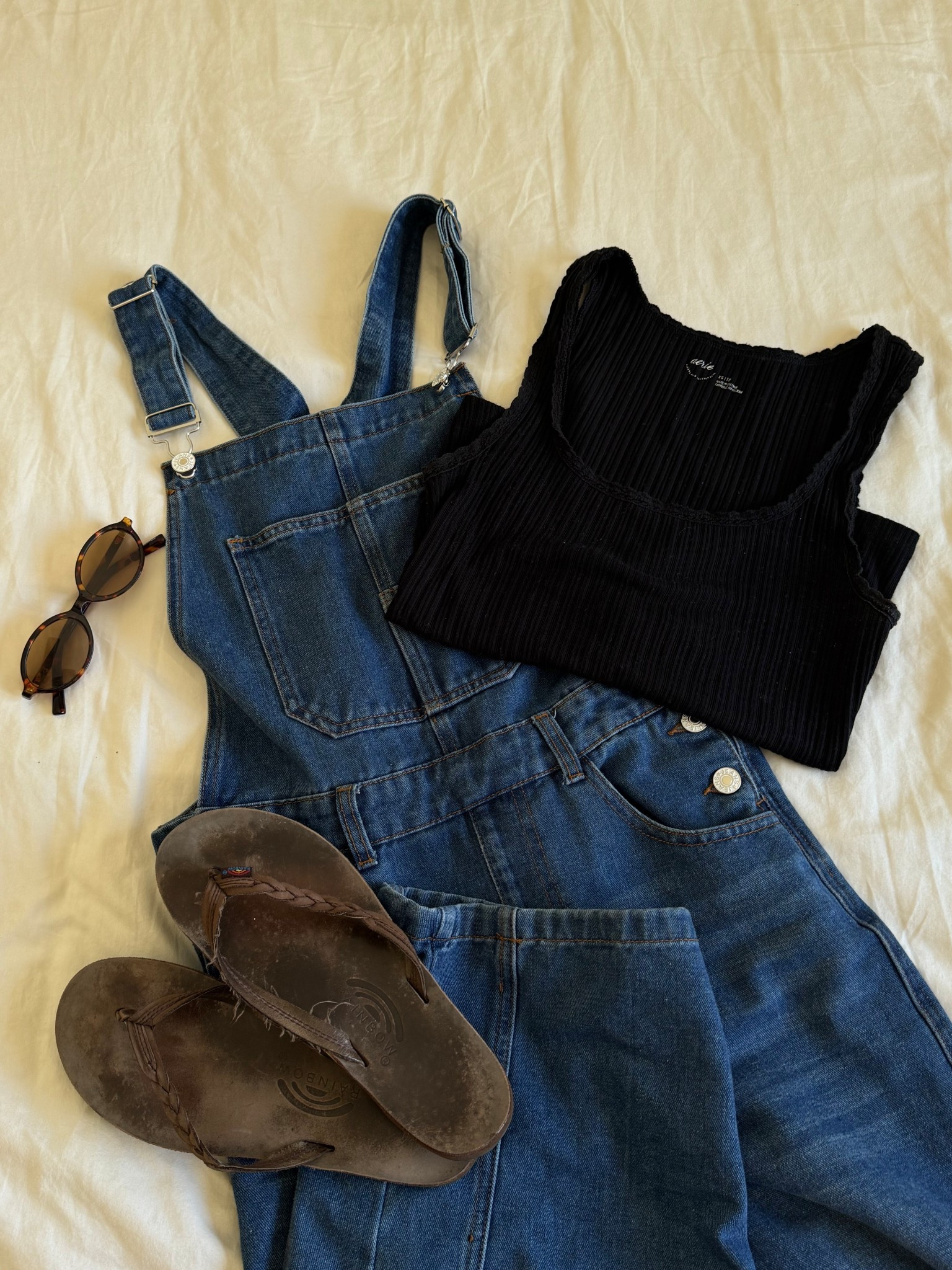 my fav overalls! I wear a size medium 

#LTKFindsUnder100 #LTKFindsUnder50