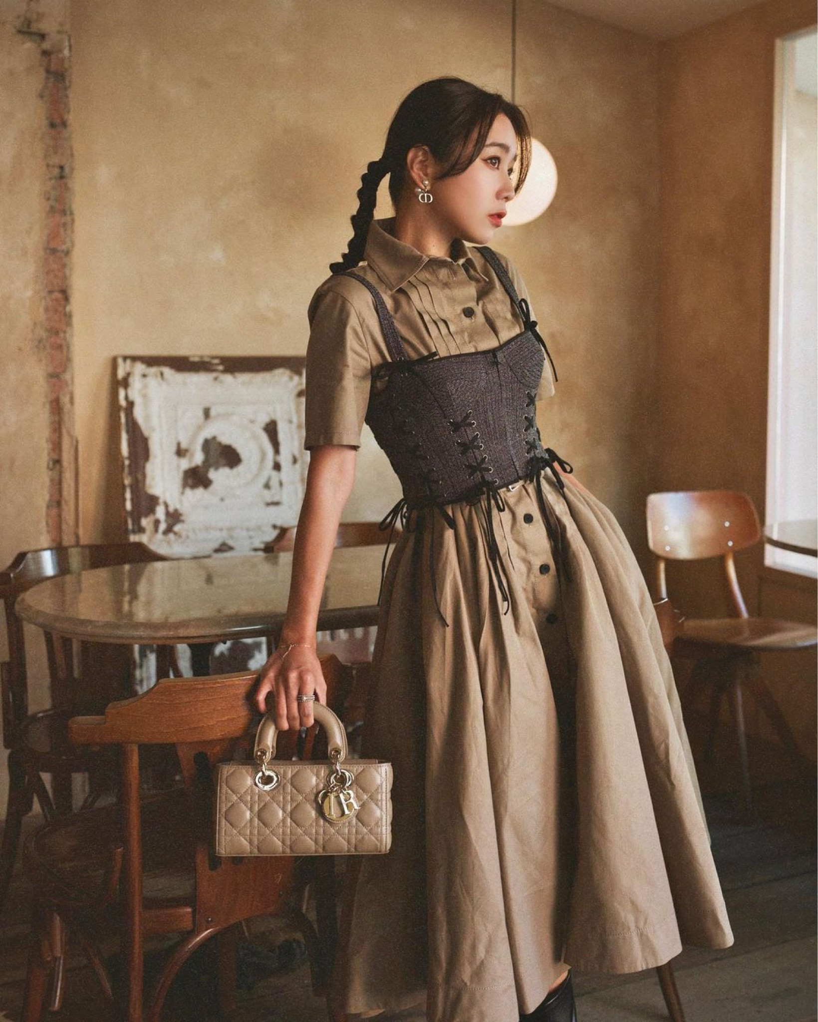 好喜歡這種冬天的氛圍🥰
你們喜歡嗎～

不知不覺又再幾天就要過年了耶～
時間過的好快

昨日上完瑜伽🧘‍♀️課，
收到老師的一段話
很有感觸😆
好適合送給2022遇到一堆事的自己

-
「讓我的心轉練習 讓練習成為道路
讓道路化解困惑 讓困惑成為智慧」
-

分享給你們
一起跟亂糟糟的2022說掰掰～

@Dior #LadyDior
#LTKtaiwan #LTKasia

#LTKitbag #LTKstyletip #LTKshoecrush