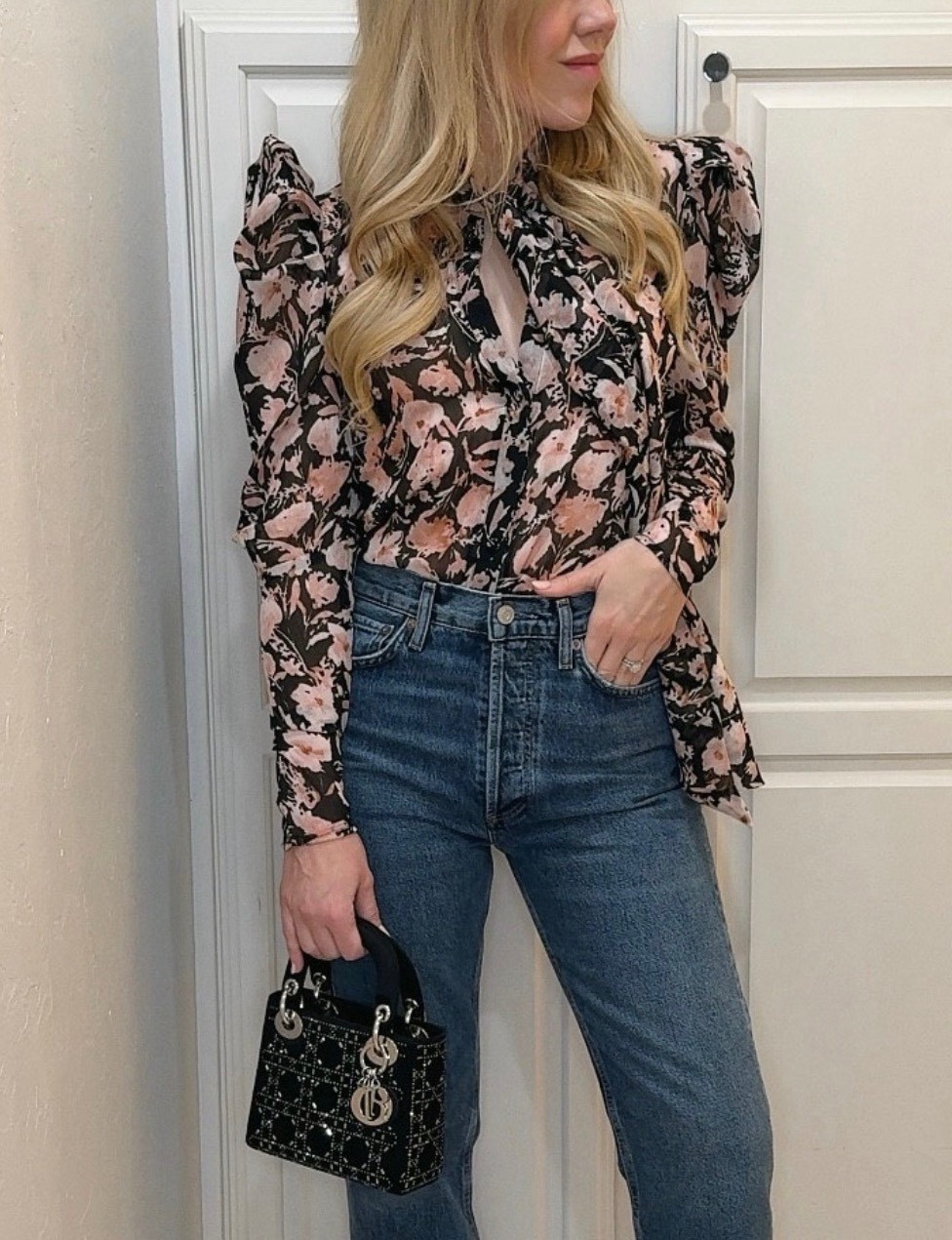 Floral Top
Jeans
Bag
Spring Outfit 