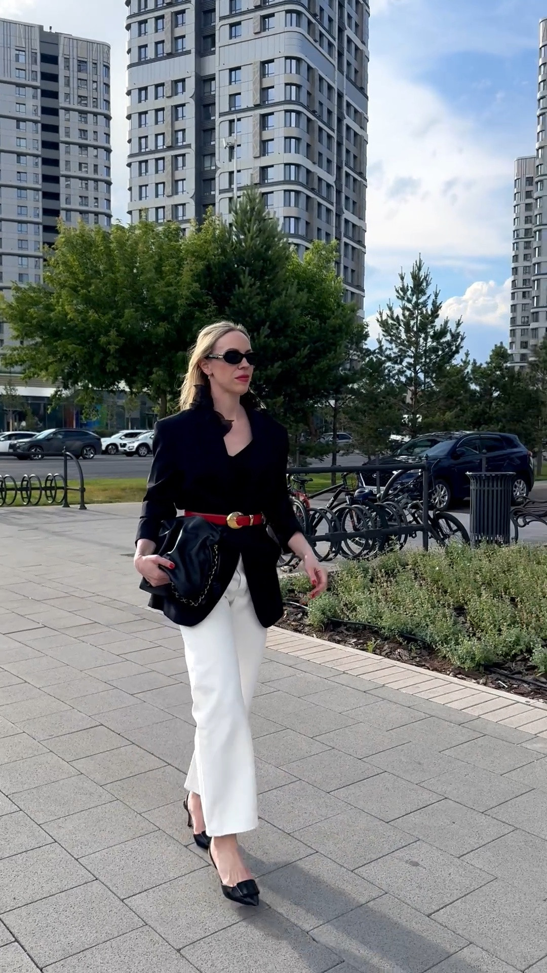 Date night outfit, over 40 style, oversized black blazer with white jeans

#LTKOver40 #LTKSeasonal #LTKSaleAlert