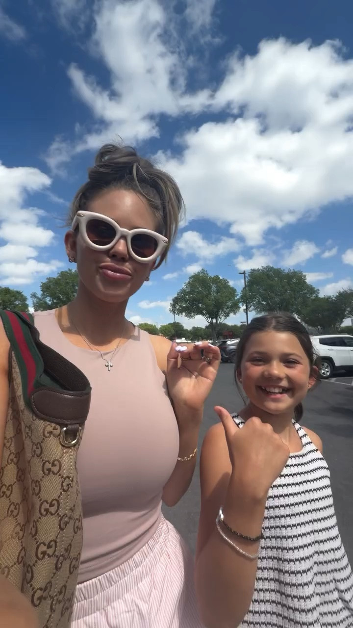 Monday vlog! We just got back from Amanda’s so I opened a bunch of packages that arrived while we were gone, cooked Mac & cheese, and we headed out to shop for Easter at target! Solid mommy daughter time! #vlog #dailyvlog #momlife

#LTKvlog #LTKdayinmylife #LTKmomlife