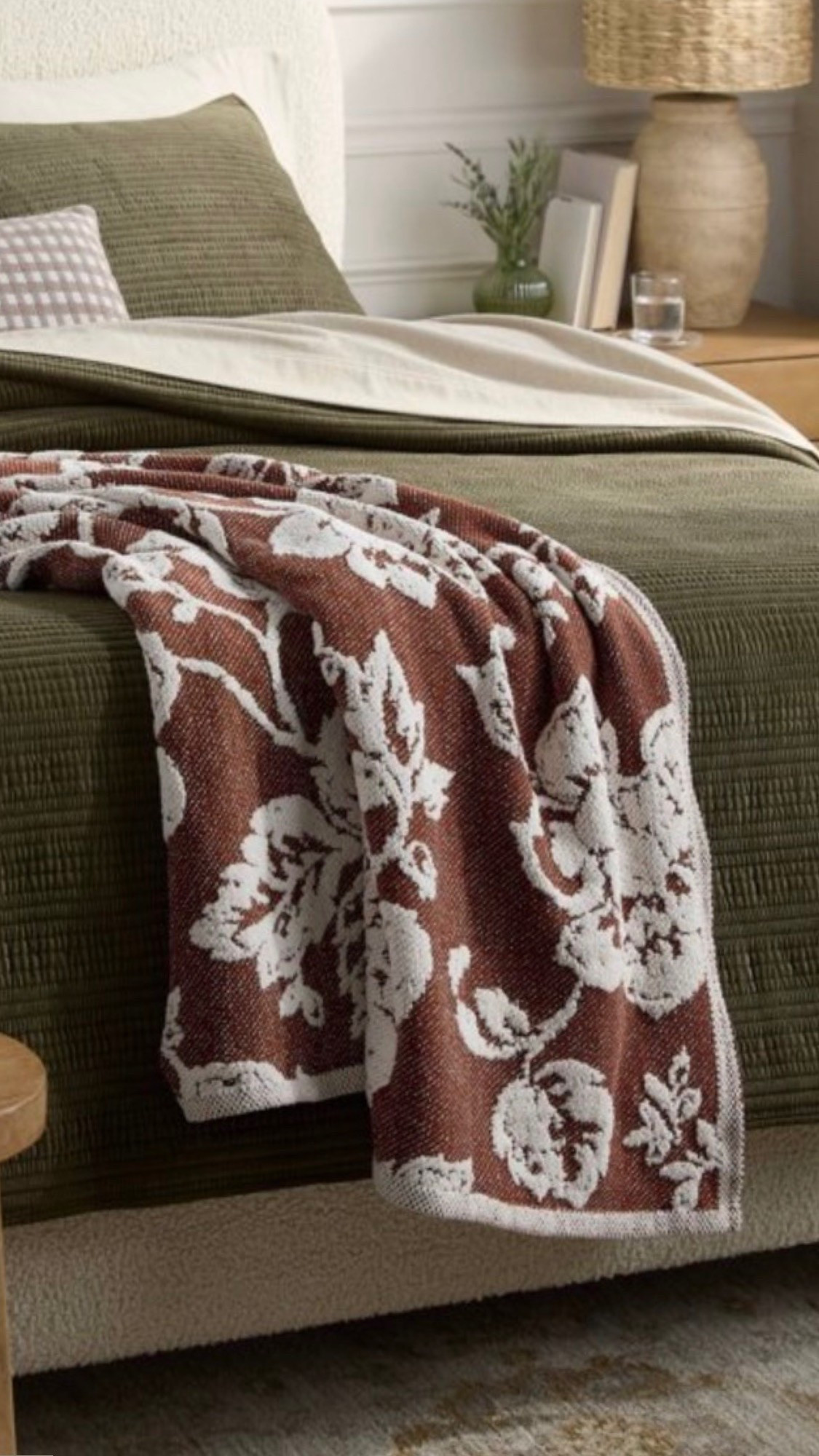 The most gorgeous new end of the bed blanket by @Target ♥️￼

#LTKSeasonal #LTKHome #LTKOver40