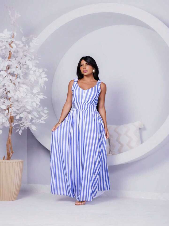 Macacão Feminino Listrado Azul e Branco | SHEIN
