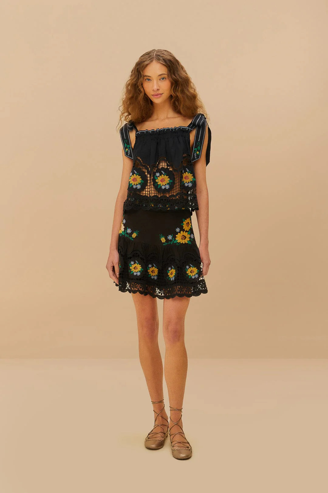 Black Cross Stitch Sunflower Richelieu LENZING ECOVERO Euroflax Mini Skirt, BLACK / XL | FarmRio (US)