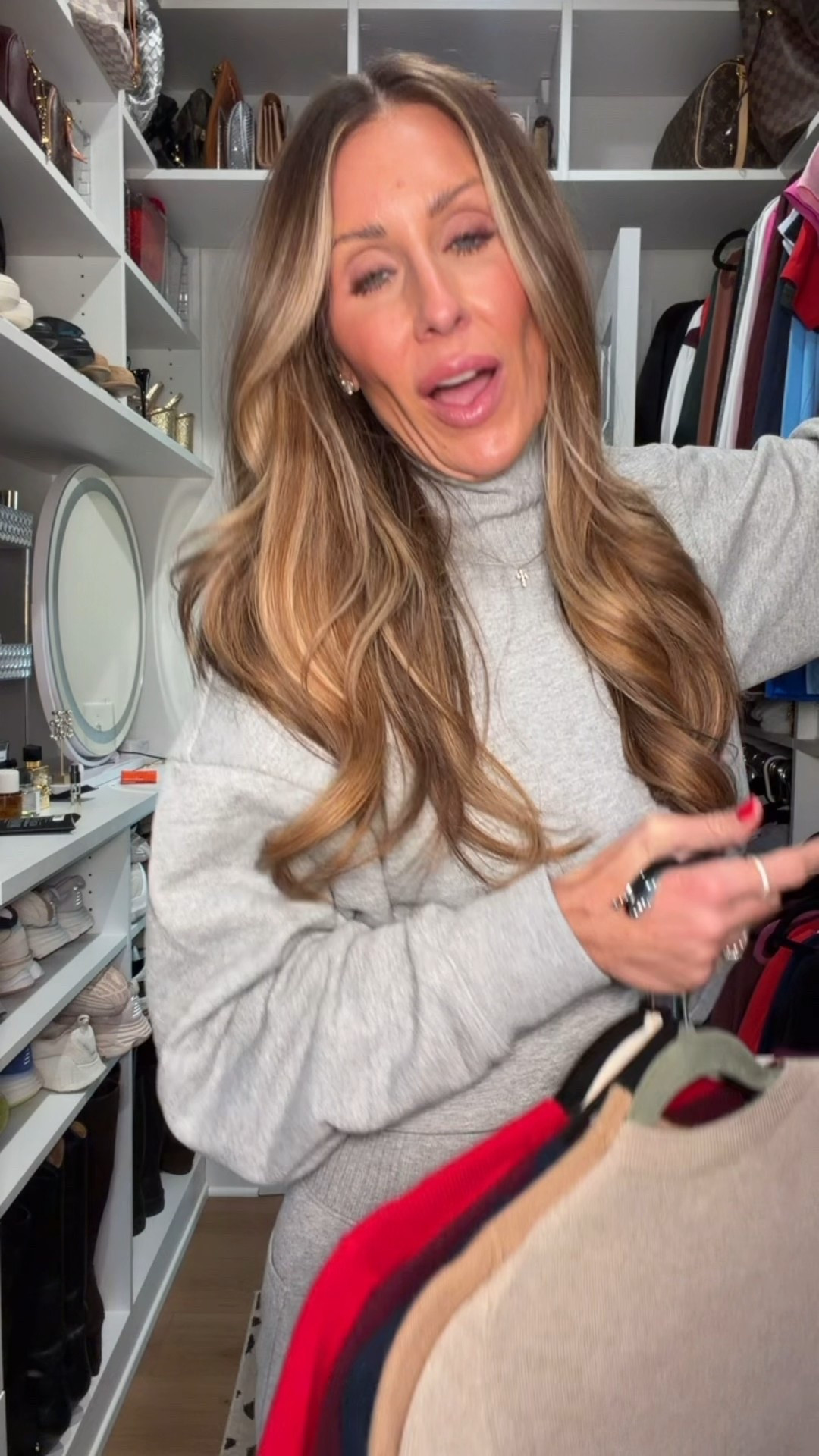 Gift idea is the most scrumptious lol—- cashmere sweater and it’s 30% off 

#LTKHoliday #LTKGiftGuide #LTKmomlife