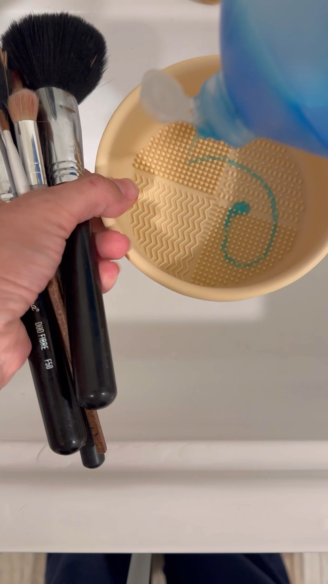 Go into the new year with clean makeup brushes! This one lets your brushes drip dry upside down and then store them right side up when dry. Also as a makeup artist I can’t recommend Sigma beauty brushes enough!! I’ve had these for years. They are such good quality. 🖤
#coolgagets #cleaning #cleaningtool #makeup #makeupbrushes #cleaningmakeupbrushes

#LTKBeauty #LTKselfcare