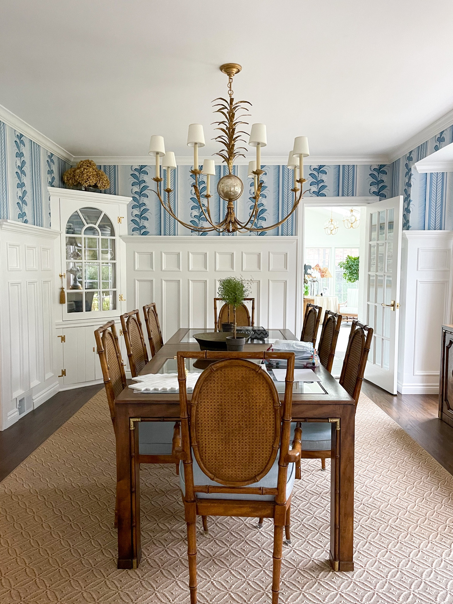 Dining room 🤍💙

#LTKfindsunder100 #LTKHoliday #LTKhome