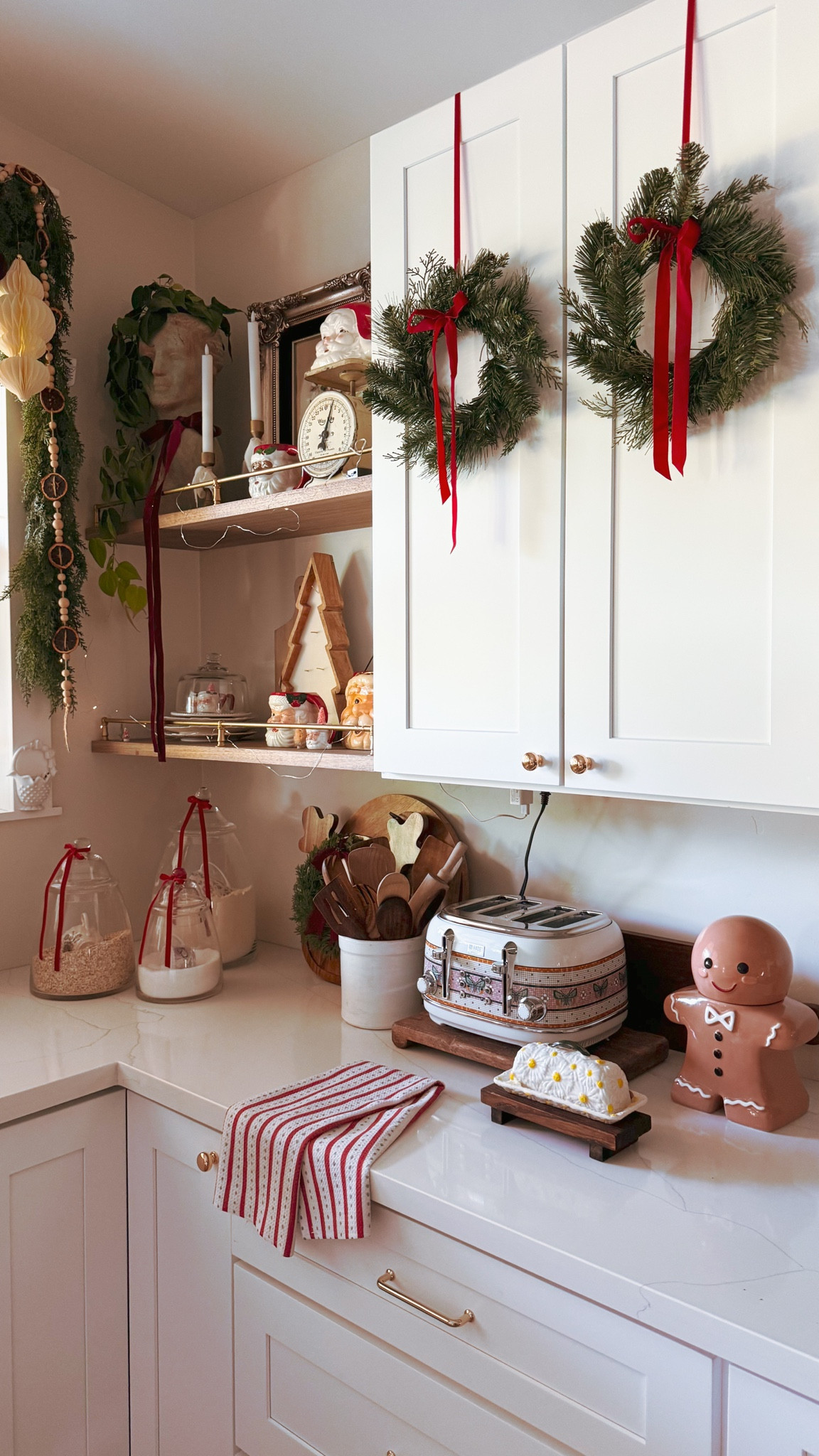 Cozy Christmas corner week! Loveeee these 2/$15 wreaths from Target with soft velvet ribbon 🎀♥️ The perfect size to hang from cabinets!



#LTKHoliday #LTKHome #LTKstorytime