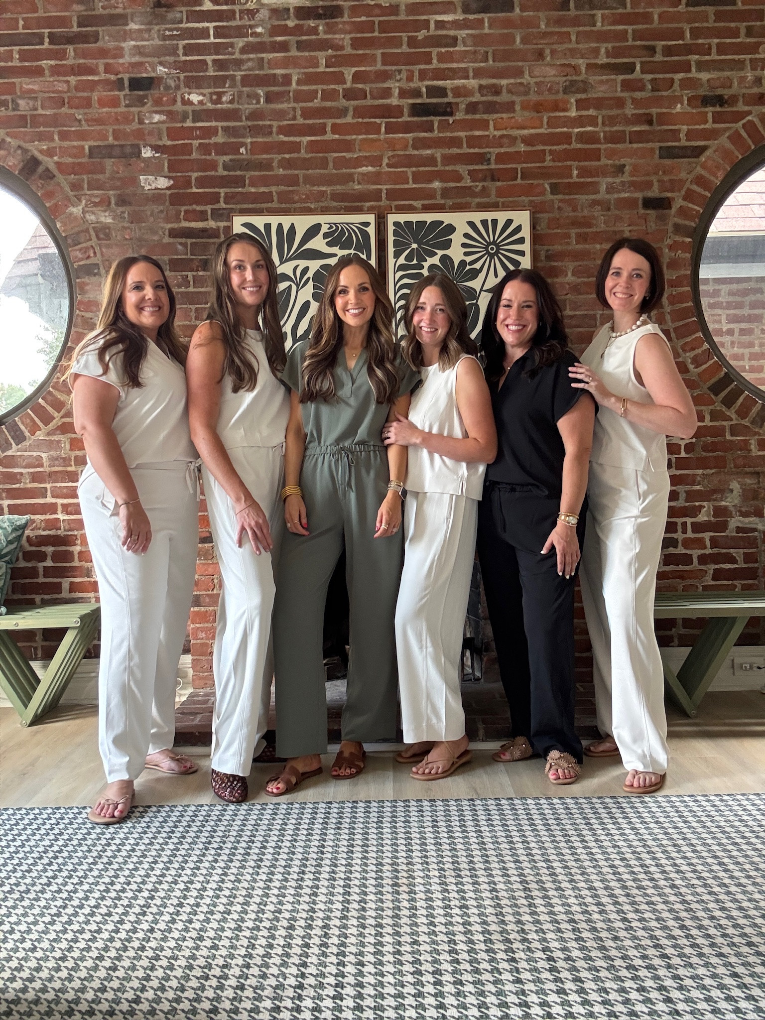 @Spanx carry on set comes in multiple colors, cuts and lengths! Our whole team loves it