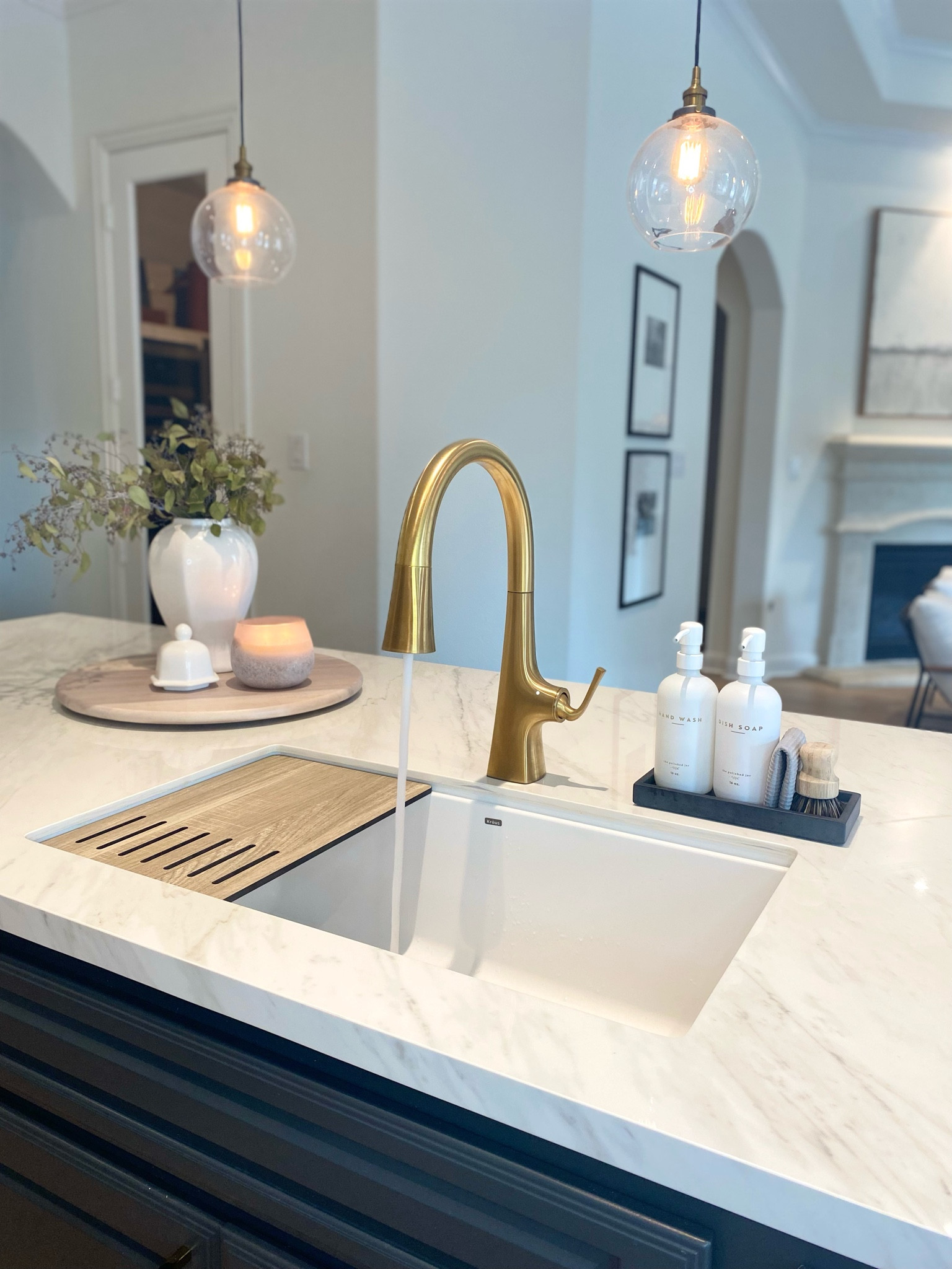 Fall is in the air, well maybe just in the soap dispensers! My favorite scent to refill the hand and dish soaps is the acorn spice by Myers. It’s Thanksgiving in a bottle! 🍂

#kitchen sink
#soap dispensers
#kitchen organization 
#fall
#acorn spice


#LTKhome