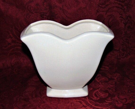 1940's Mccoy Pottery White Tulip Style Vase - Etsy | Etsy (US)