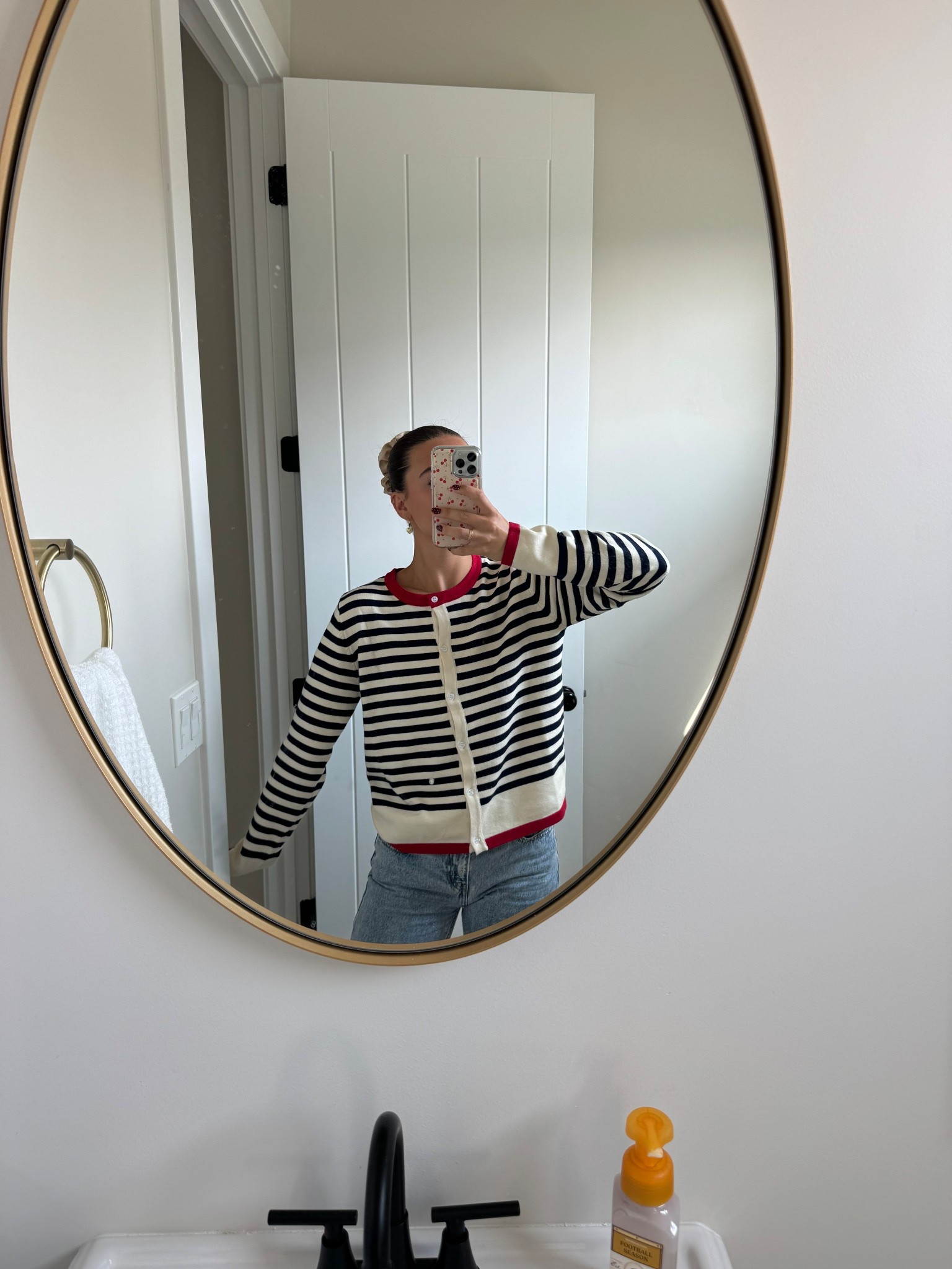 Cute cardigan!! Wearing a size S :) 