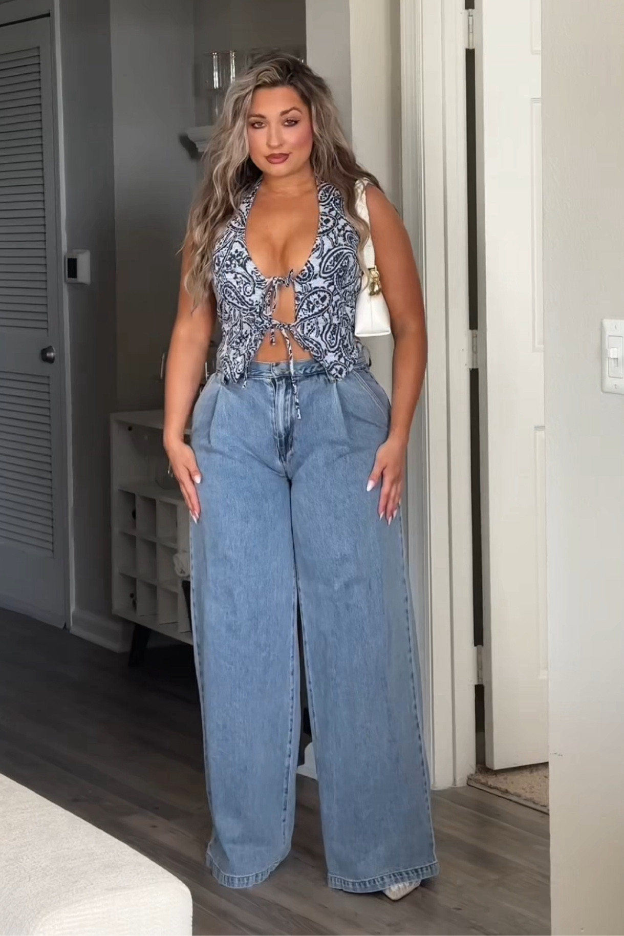 The cutest barrel jeans from Vici! Wearing a size large/US 10. 

#LTKFindsUnder50 #LTKStyleTip #LTKMidsize