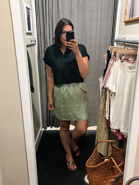 Madewell weekend sale! 30% off with code Warm uP! 

I’m in the large of the skirt, runs TTS so a medium might fit be better, this is a looser fit.

. I’m in the large of the top, runs snug in chest and cropped.