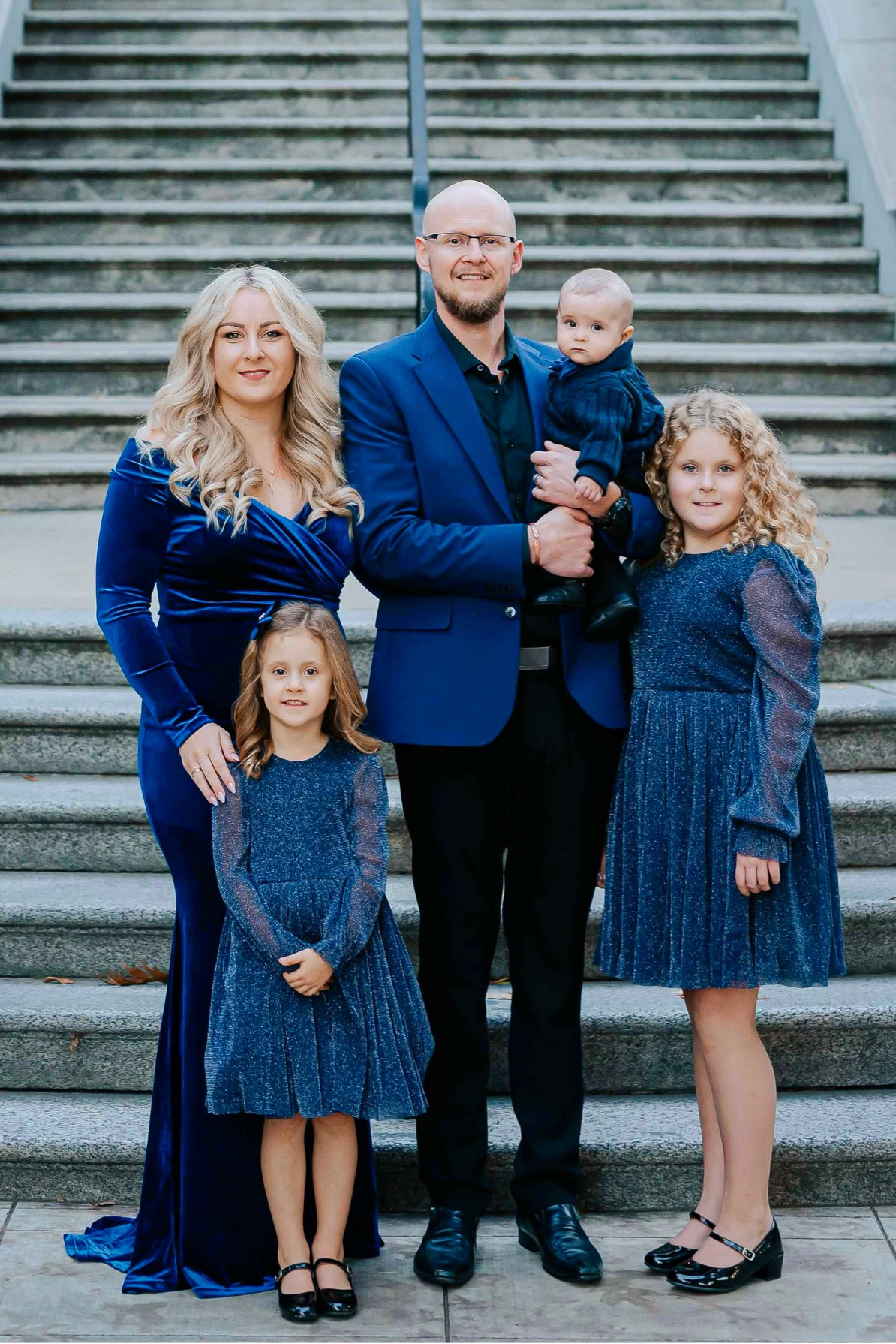 Family Photoshoot ideas. Navy blue matching outfits. Formal family look. Holiday/wedding/party 

#LTKwedding #LTKstyletip #LTKfamily