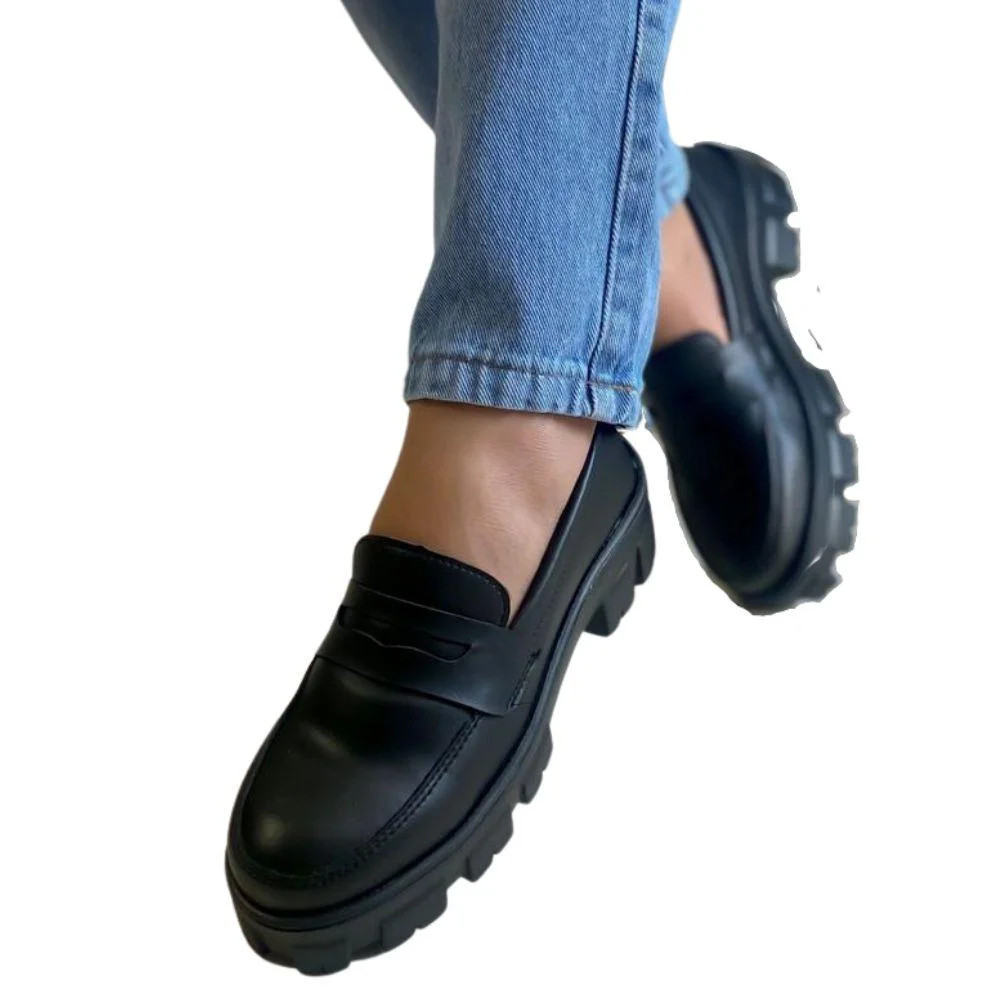 Sapato Mocassim Tratorado Feminino Liso Preto | Renner (BR)