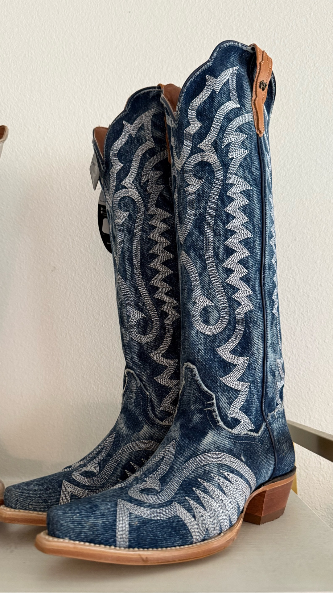 💙 These Dan Post jean boots are the moment — Western, bold, and way too good to gatekeep. I’m obsessed. The stitching, the color, the detail… all a whole vibe. And truly one of the comfiest boots I own.

#WinterFavorites2025 #DanpostBoots #WesternBoots #JeanBoots #WesternStyle 

#LTKSeasonal #LTKHoliday #LTKGiftGuide