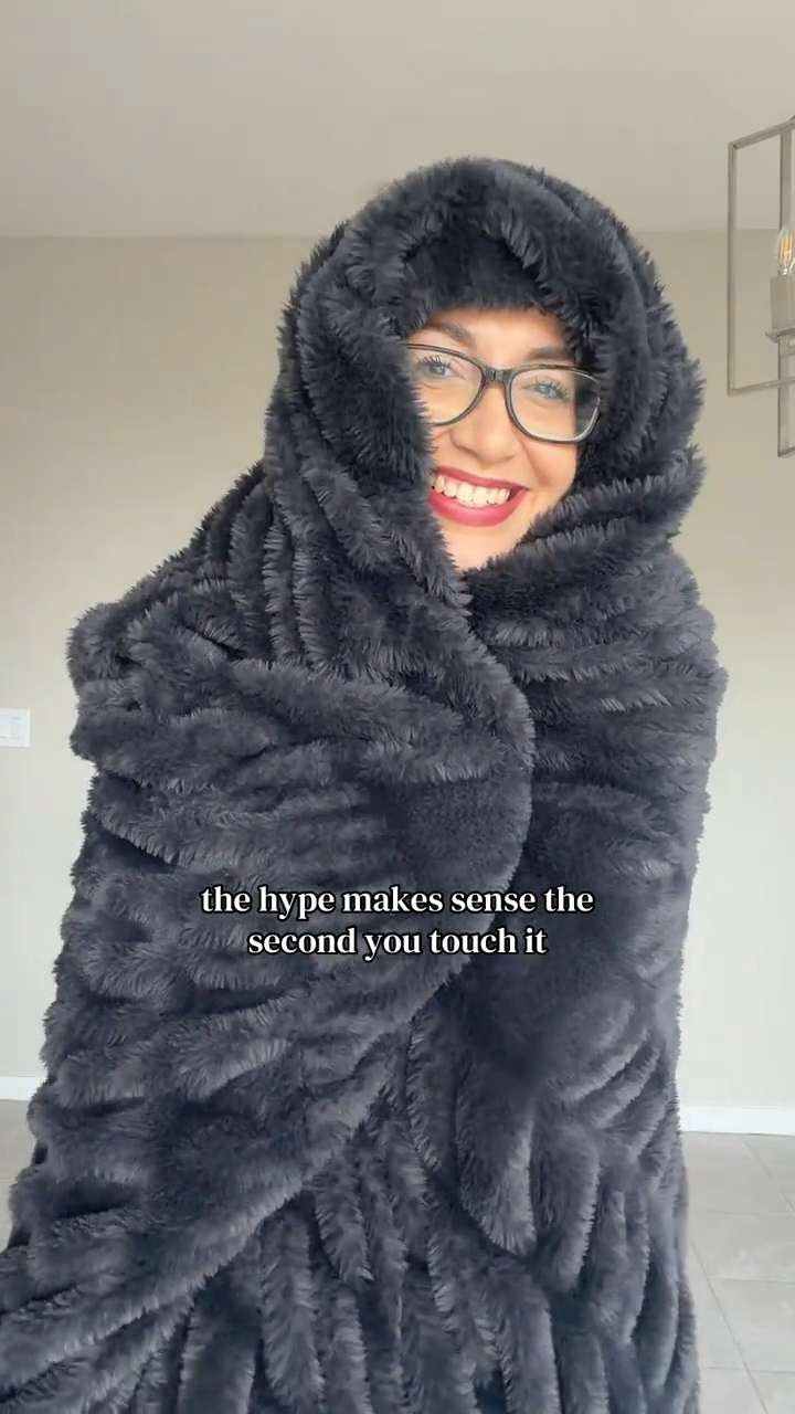 If you have this blanket, you understand the hype 🤍 The Comfrt blanket is unbelievably soft, plush, and cozy — the kind that makes your bed, couch, and wind-down time feel instantly better. It’s truly one of those blankets you keep reaching for every single day. ✨

@Comfrt

#comfrtblanket #cozyblanket #softblanket #homecomfort #cozyhomefinds 

 #LTKMothersDay #LTKmomlife #LTKHome