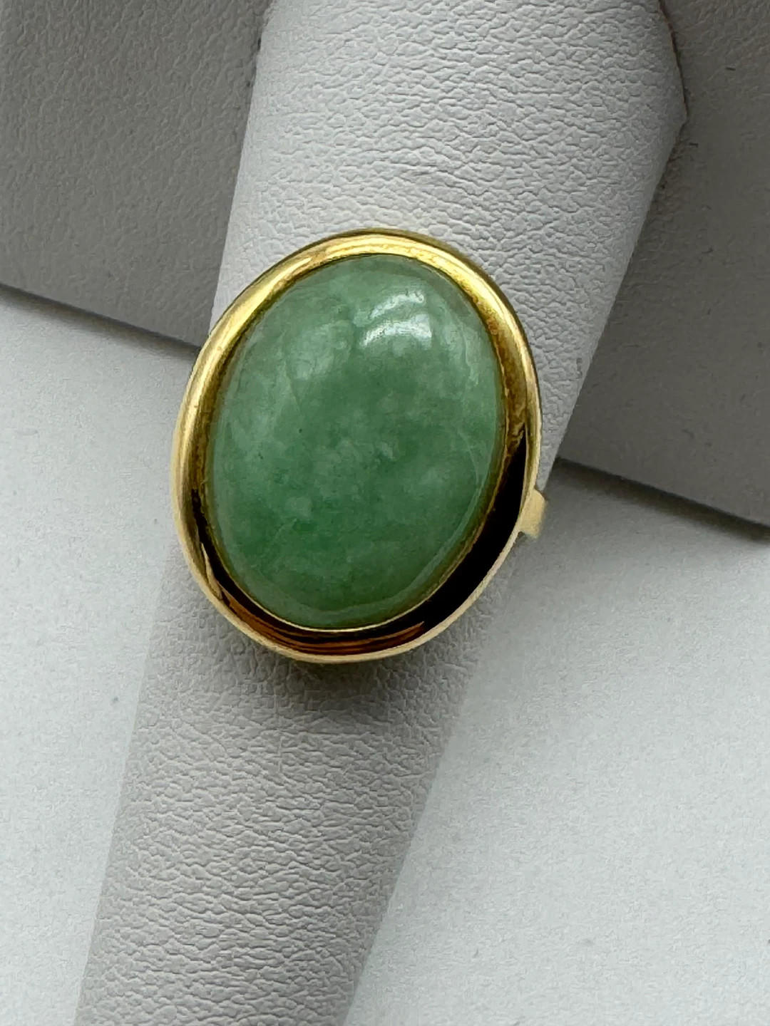 Antique 18K Yellow Gold and Green Jade Cabochon Ring - Etsy | Etsy (US)