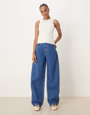 ASOS DESIGN Tall - Jeans met wijde ronde pijpen en hoge taille in middenblauw | ASOS (Global)