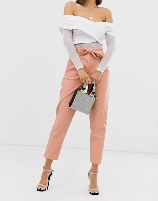 Missguided – Pfirsichfarbene Hose aus Kunstleder mit Taillenband | ASOS DE